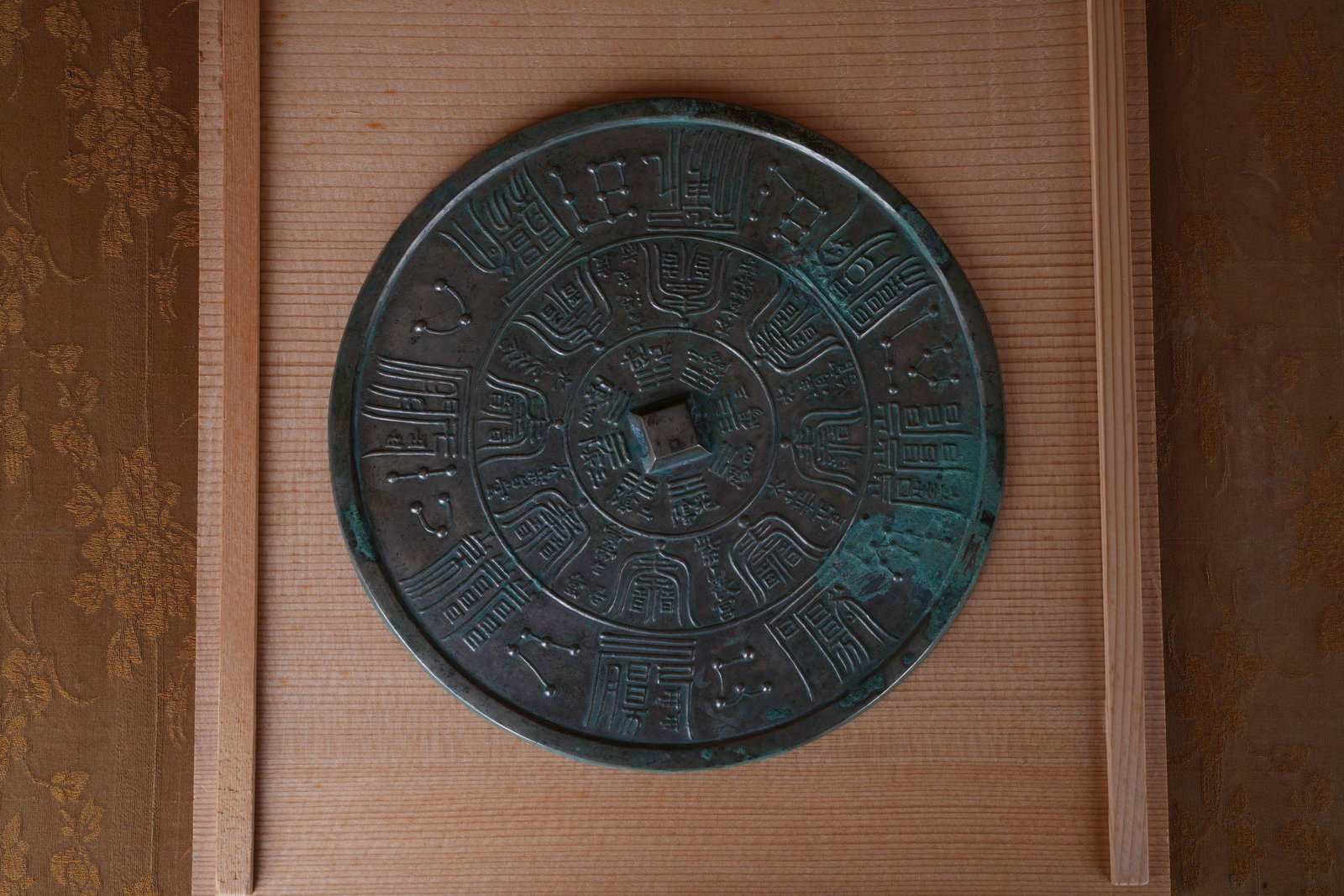 A WARRING STATES BAGUA TALISMAN-PATTERNED MIRROR (1 of 10)