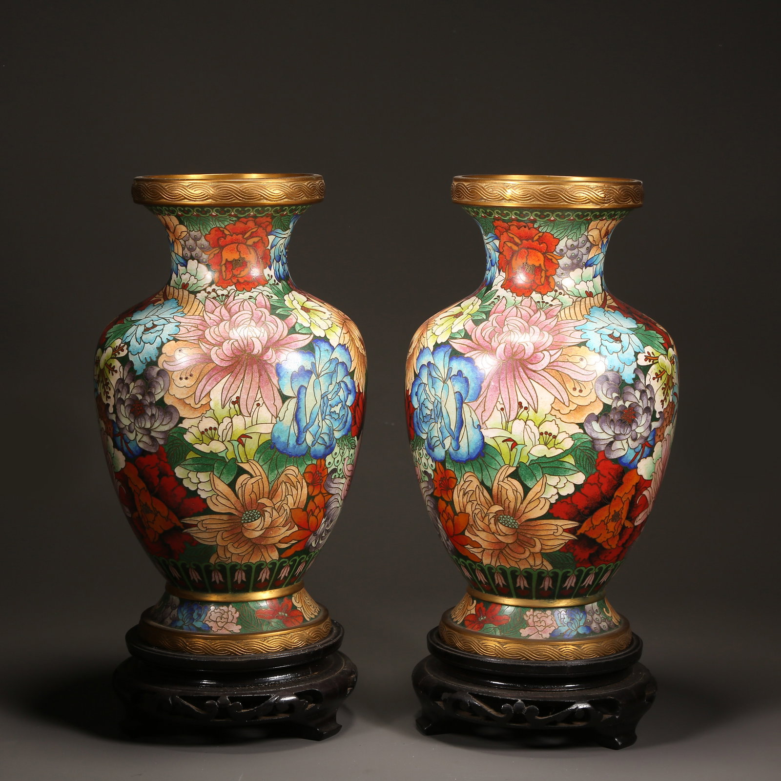 A REPUBLIC OF CHINA PERIOD CLOISONNÉ ENAMEL BRONZE-BODY SET OF FLAT-RIM VASES WITH FLORAL PATTERN (1 of 10)