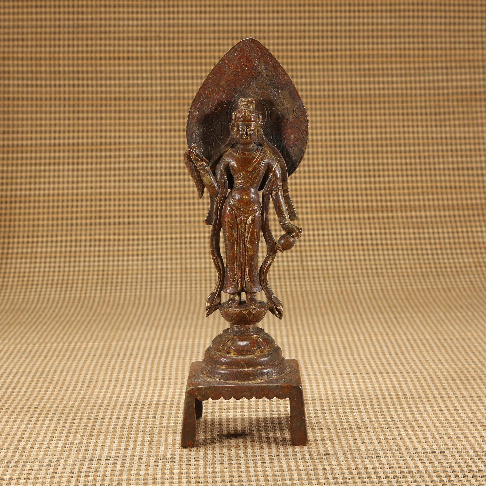 A TANG DYNASTY GILT-BRONZE STANDING GUANYIN WITH WILLOW MOTIF: Tang dynasty gilt-bronze standing Guanyin with willow motif