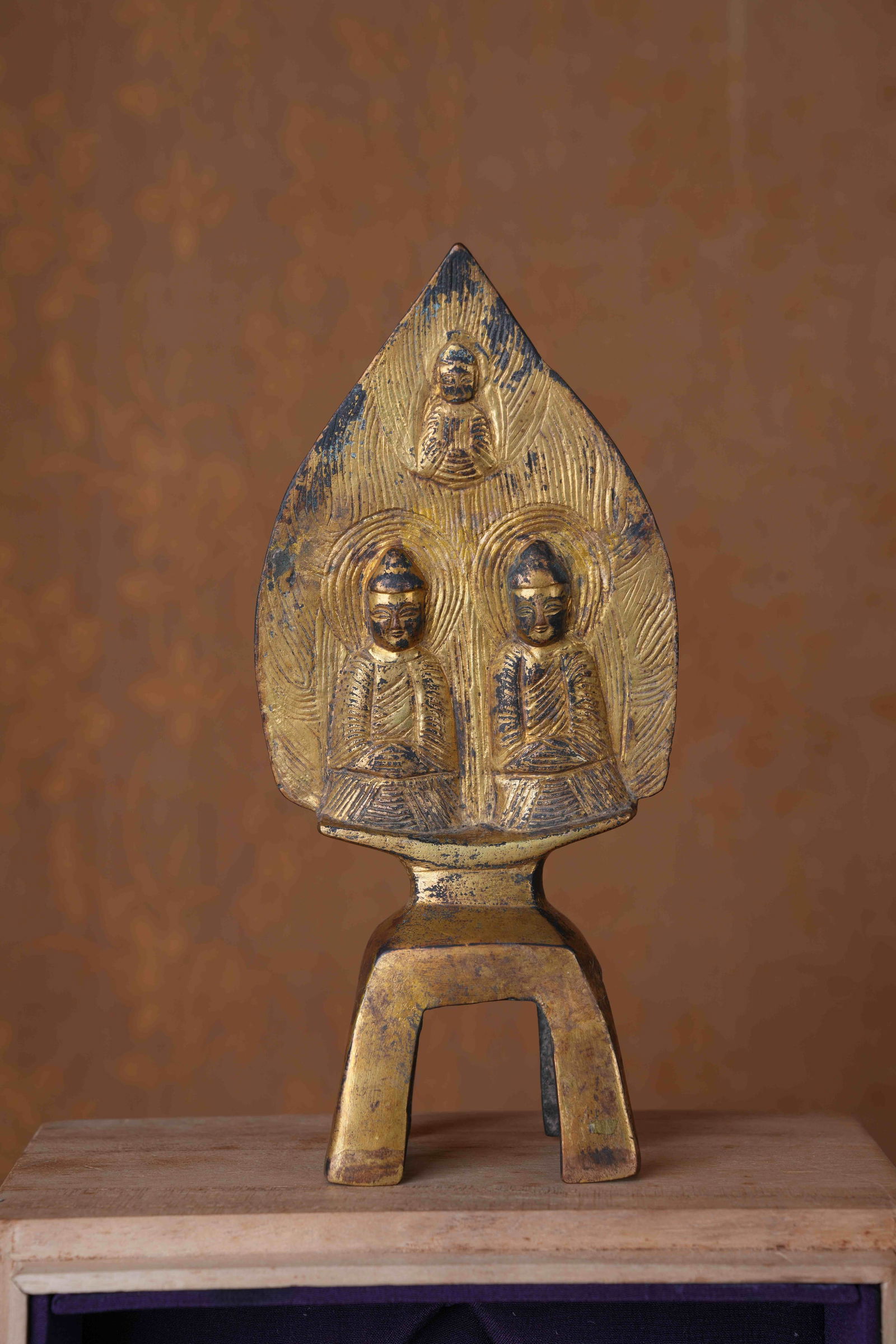 A NORTHERN WEI GILT-BRONZE SHAKYAMUNI TRIRATNA BUDDHA STATUE (1 of 8)