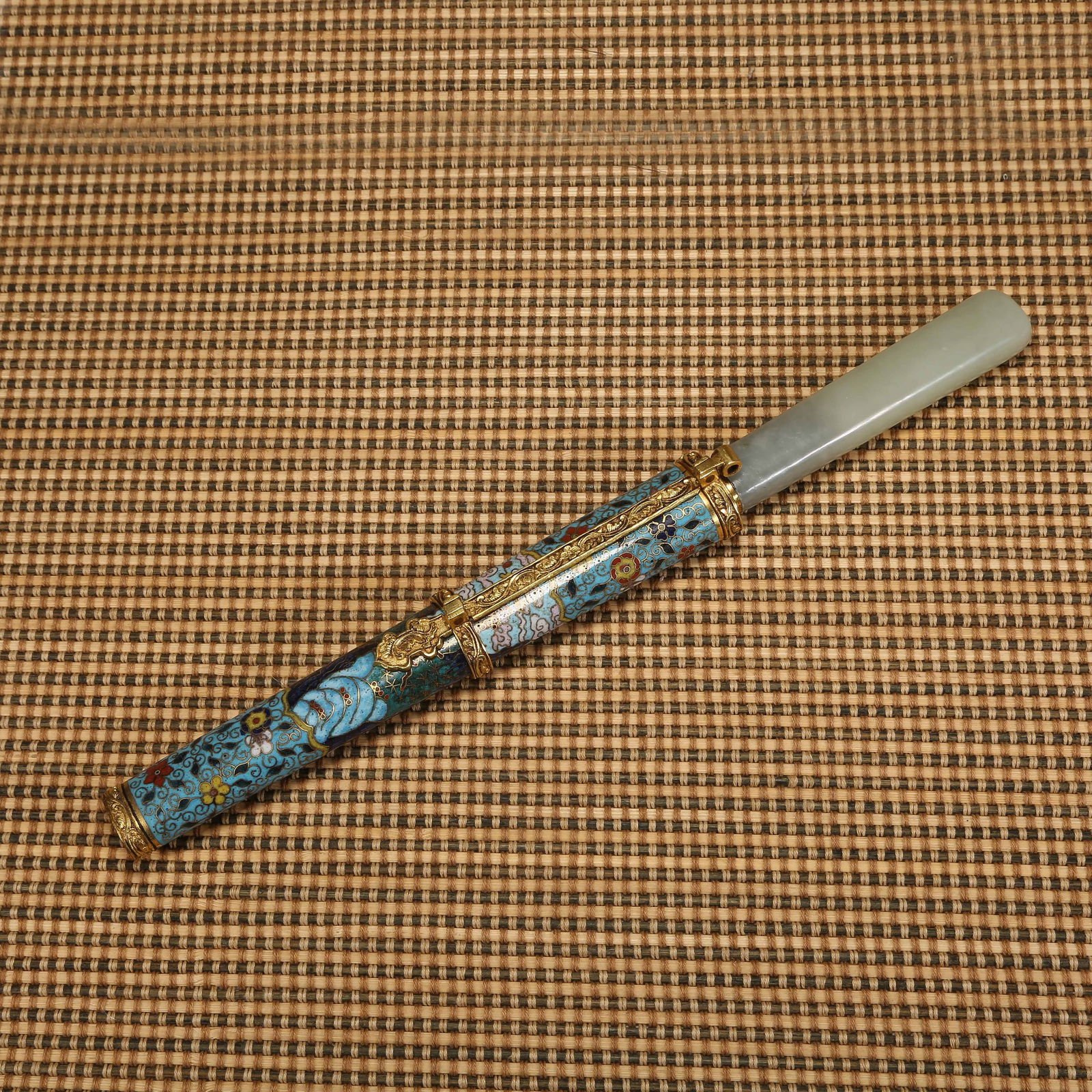 A QING DYNASTY QIANLONG PERIOD BRONZE CLOISONNÉ ENAMEL DINING KNIFE WITH JADE HANDLE (1 of 7)
