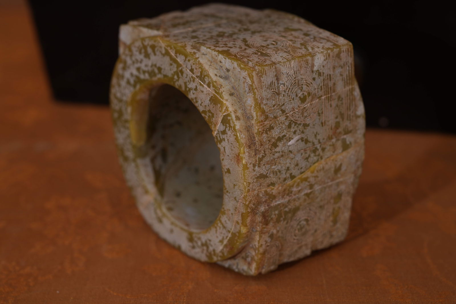 A ANCIENT JADE SET (3 PIECES) - 10