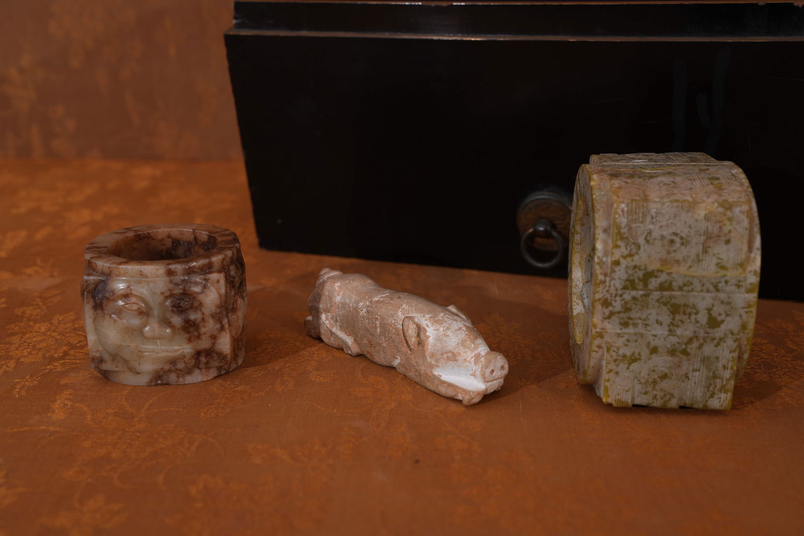 A ANCIENT JADE SET (3 PIECES) - 3