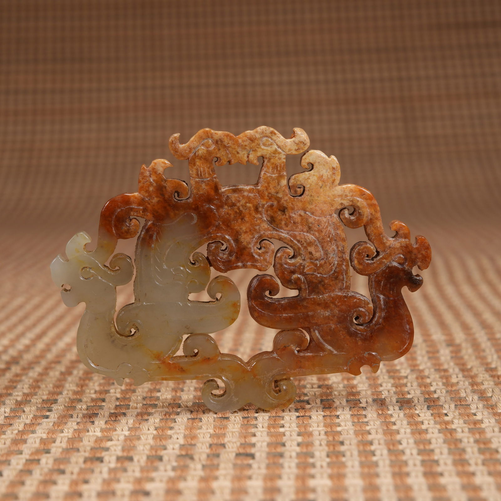 A ANCIENT JADE PHOENIX-PATTERNED PENDANT (1 of 8)