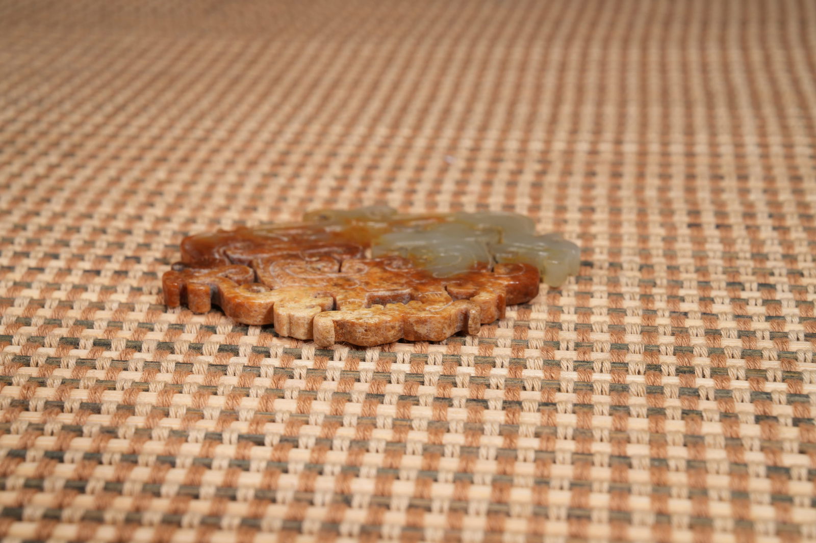 A ANCIENT JADE PHOENIX-PATTERNED PENDANT - 7