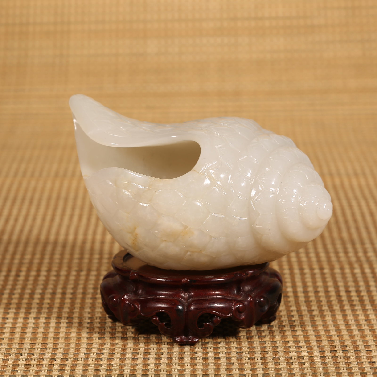 A QING DYNASTY QIANLONG HETIAN WHITE JADE CONCH-SHAPED WASH BASIN (1 of 8)