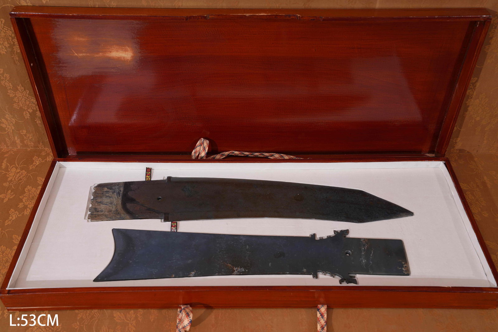 A SHANG DYNASTY JADE GE AND JADE YÀZHANG SET (2 PIECES) (1 of 9)