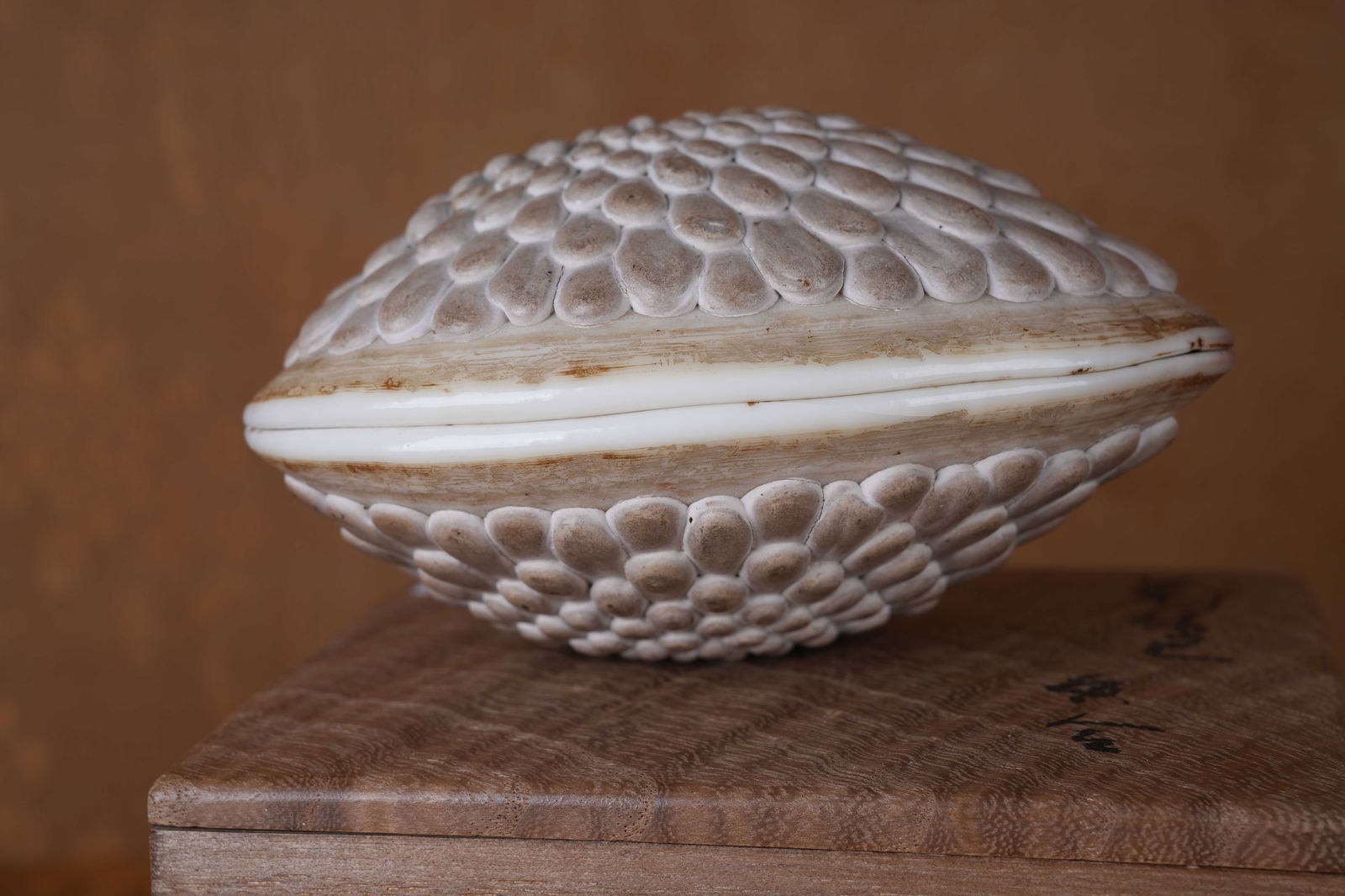 A CLAM-SHAPED INCENSE BOX - 4