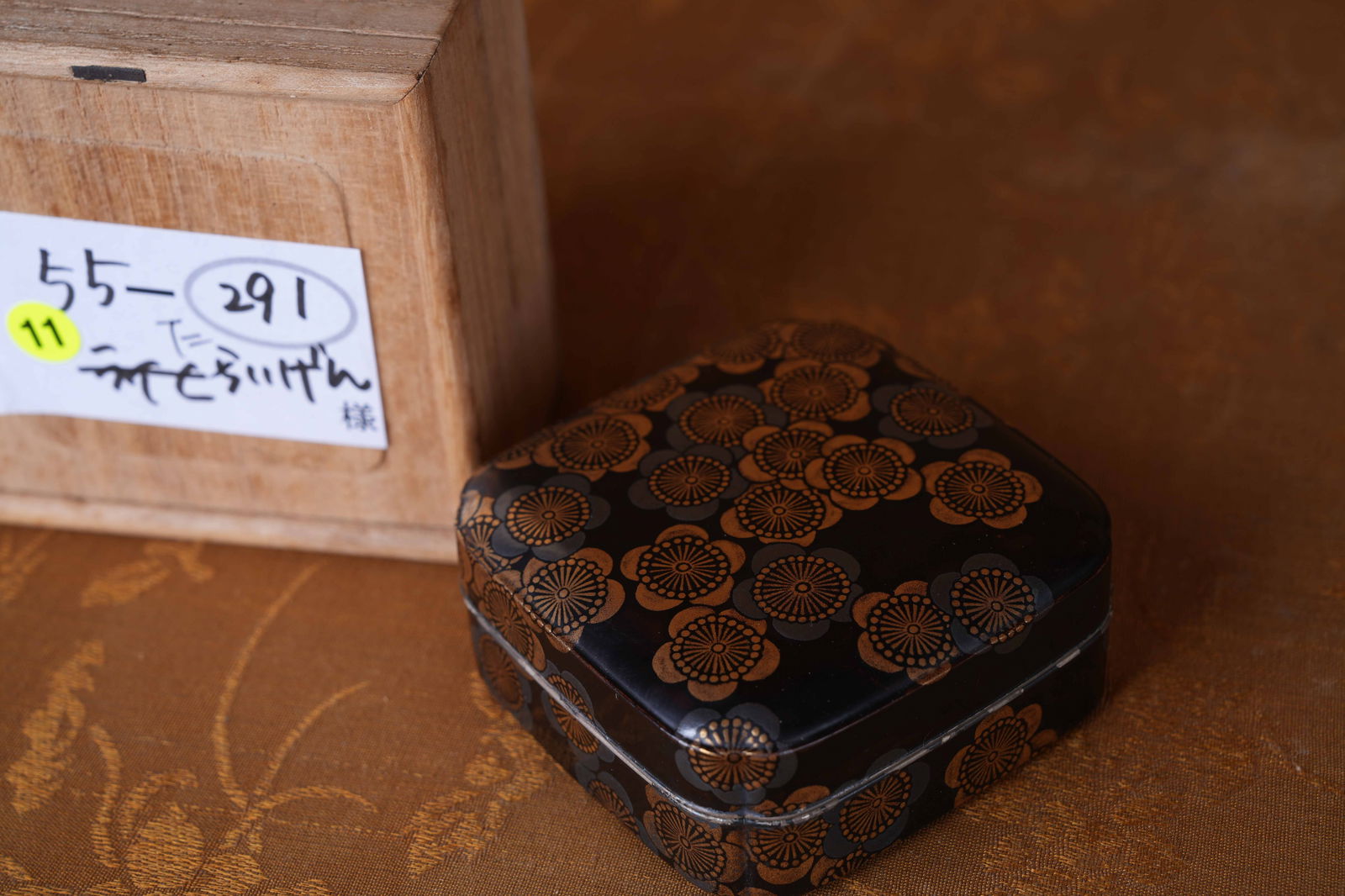 A BLACK-LACQUERED INCENSE BOX WITH GILT "SHI HUI" DESIGN (1 of 6)