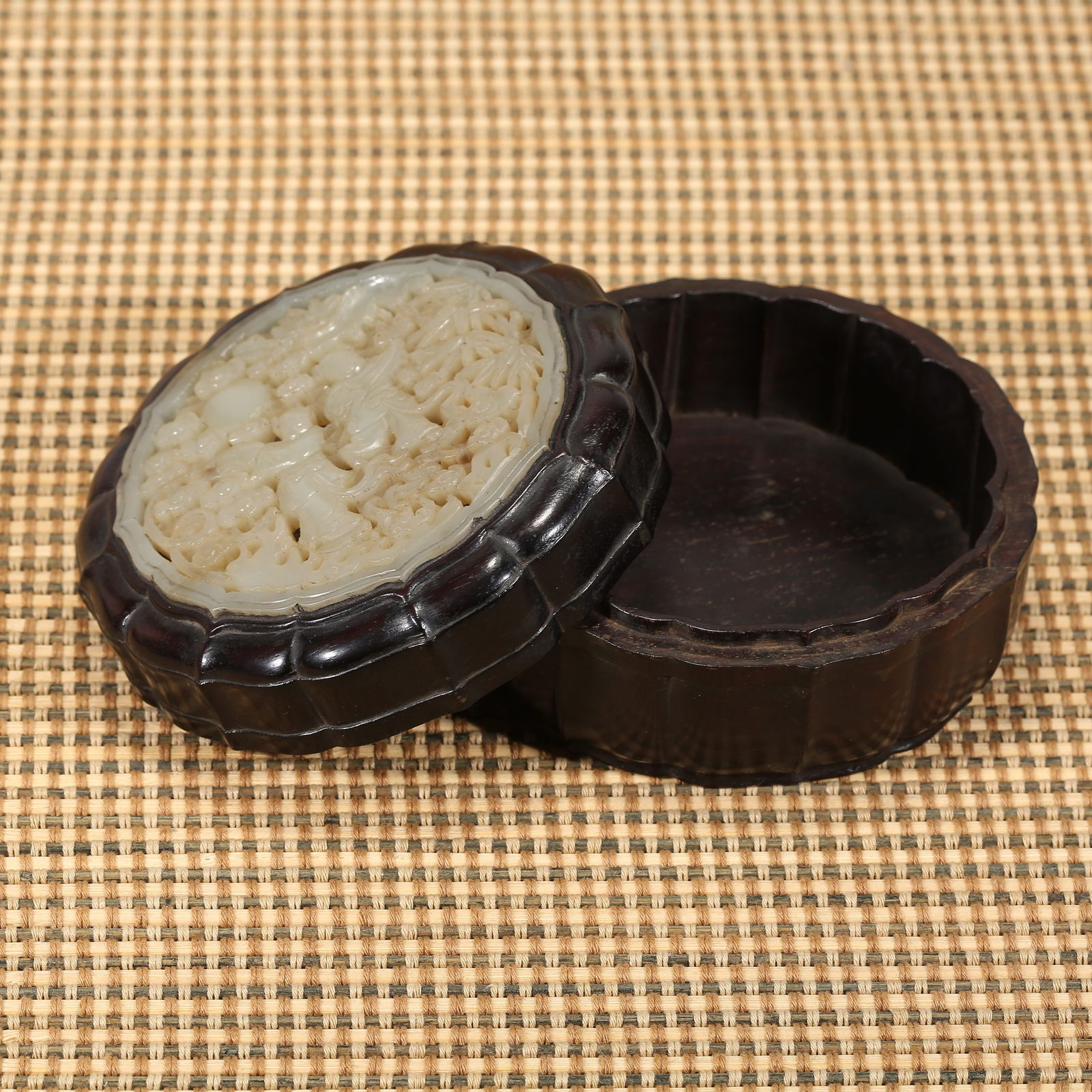 A QING DYNASTY ZITAN BOX WITH FLORAL LID INLAID WITH HETIAN JADE OF THE HEHE ERXIAN (1 of 8)