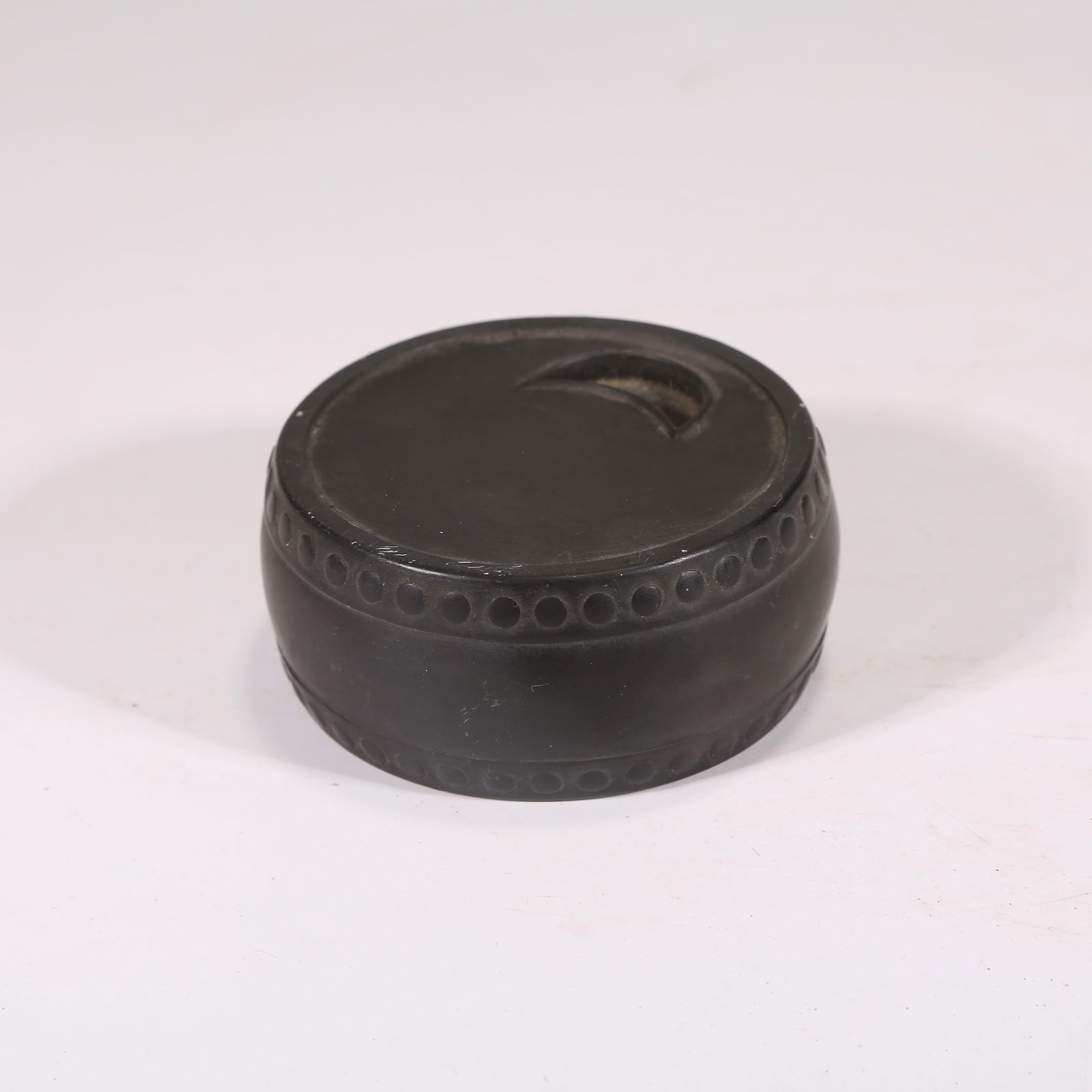 A DRUM-SHAPED INKSTONE (1 of 8)