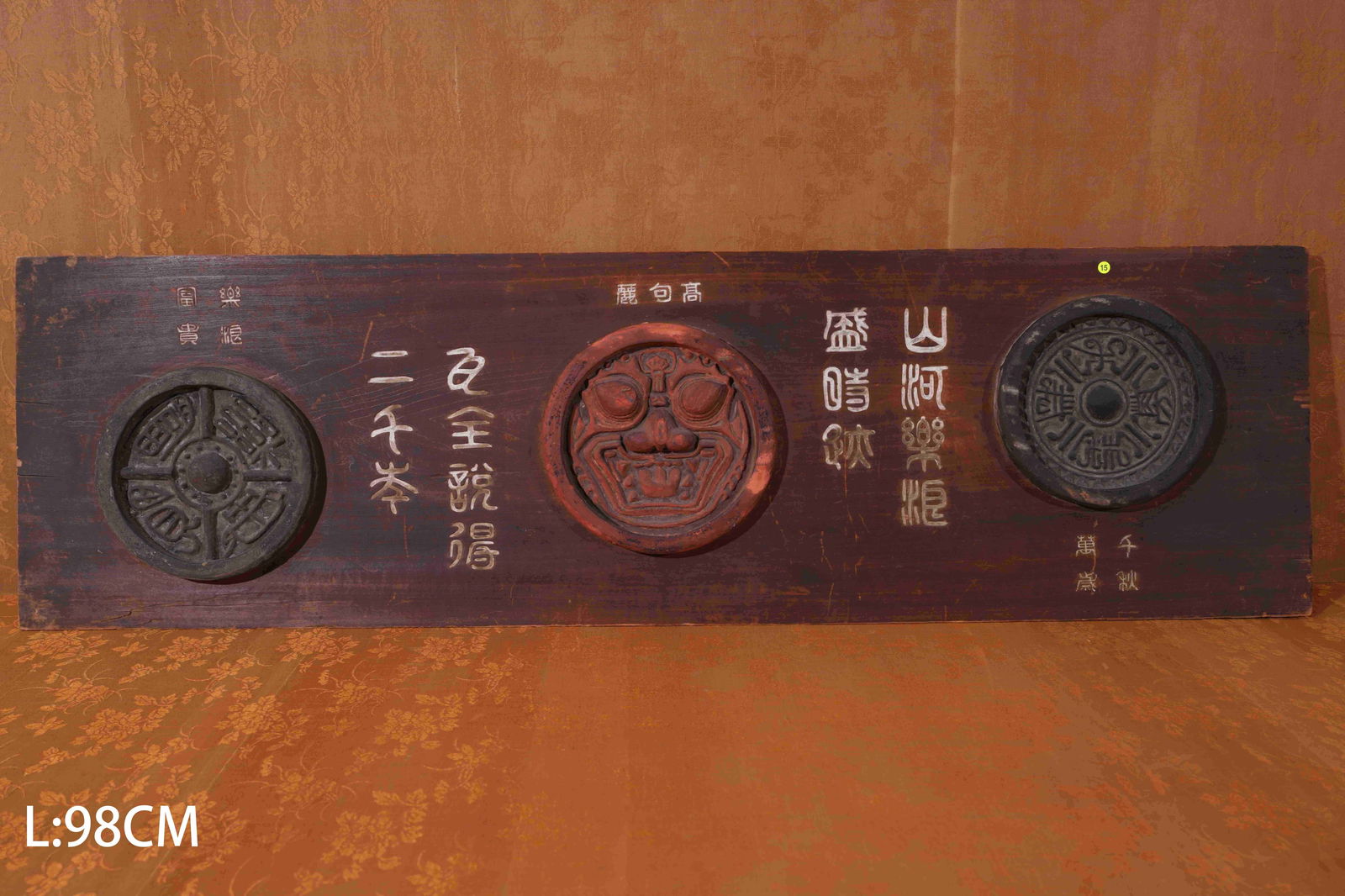 A HAN DYNASTY TILE-RIDGE HANGING SCREEN: Han dynasty tile-ridge hanging screen