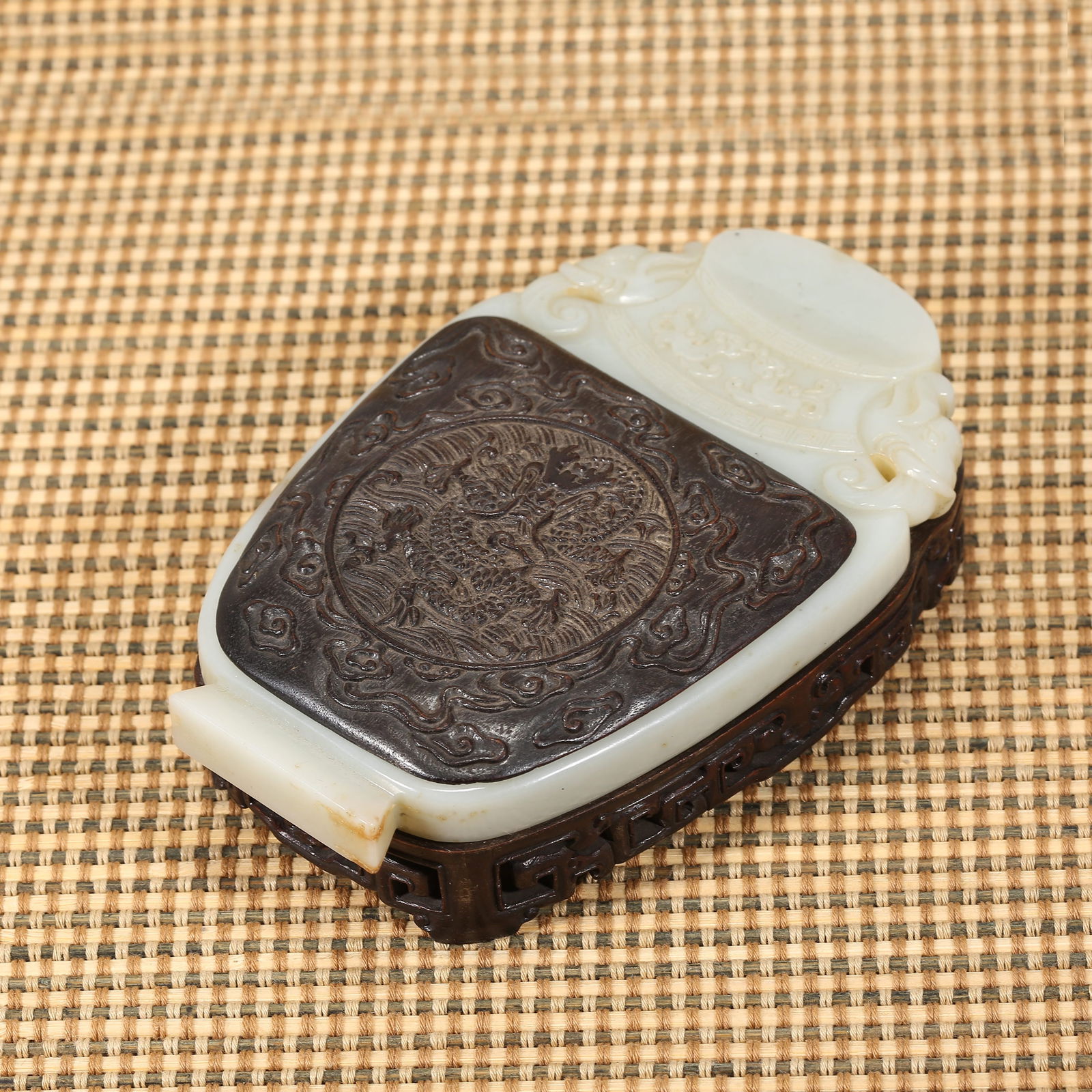 A QING DYNASTY HETIAN WHITE JADE INKSTONE WITH ELEPHANT-EAR SHAPE: Qing dynasty Hetian white jade inkstone with elephant-ear shape