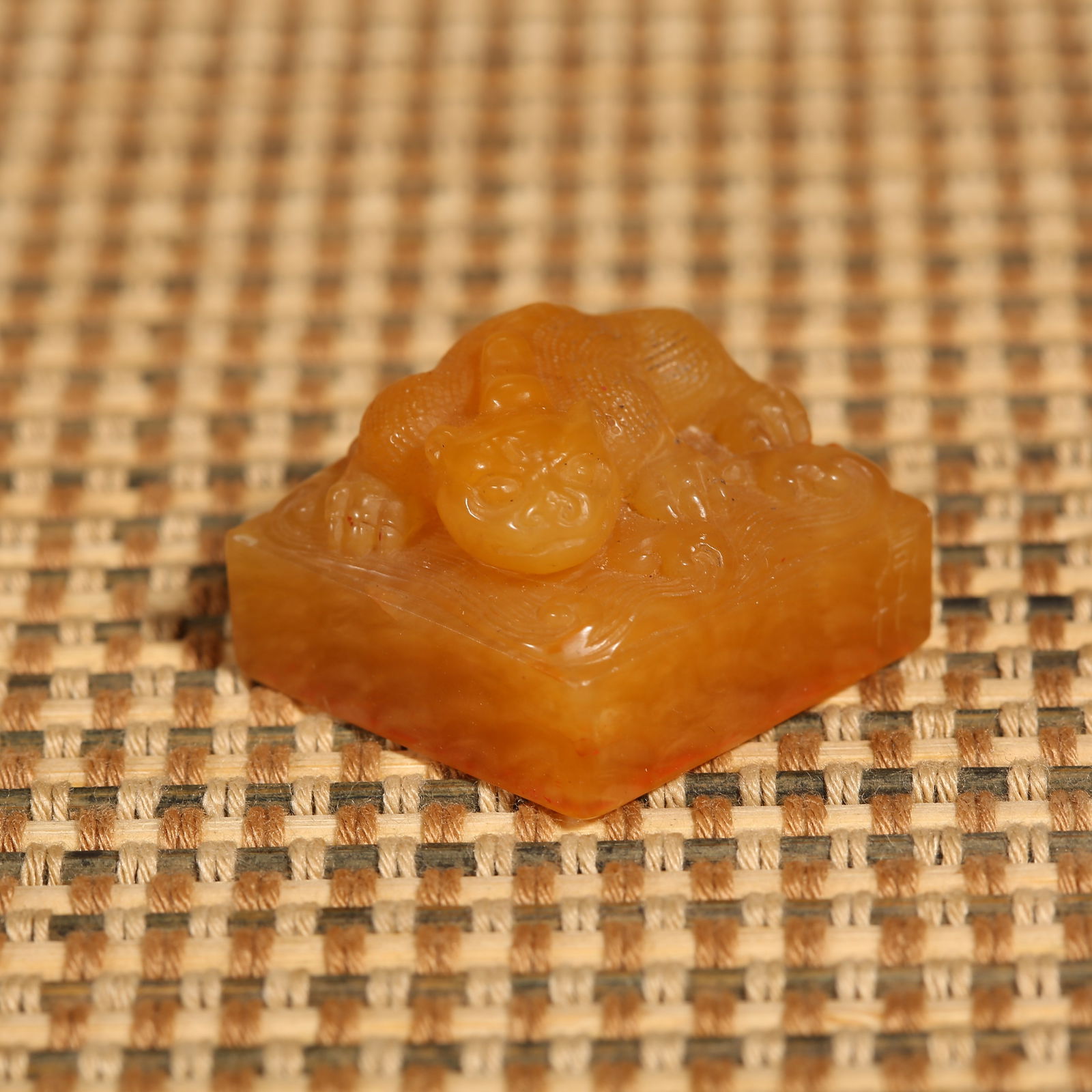 A SHOUSHAN TIANHUANG STONE SEAL WITH BEAST FINIAL: Shoushan Tianhuang Stone Seal with Beast Finial