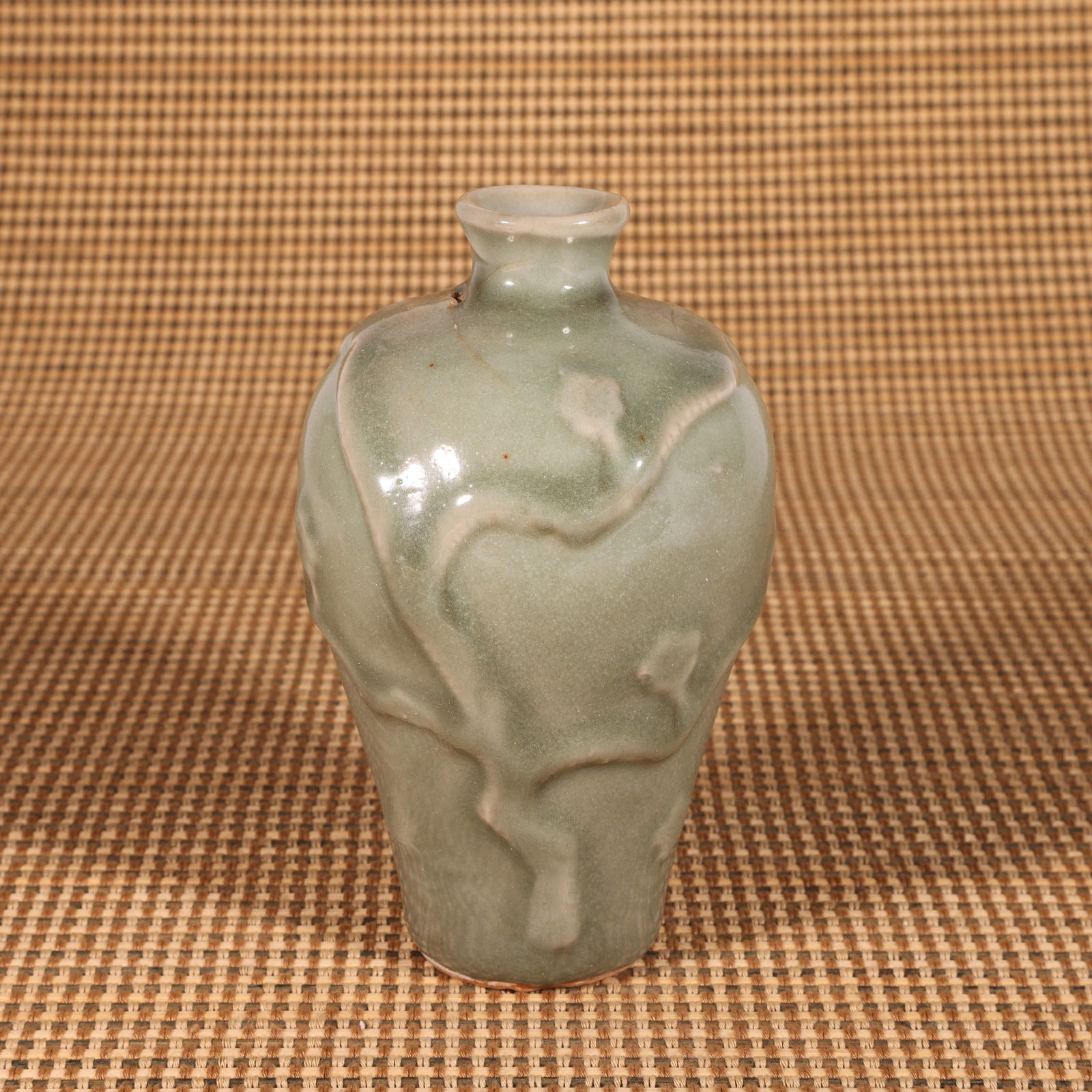 A SONG DYNASTY LONGQUAN WARE PLUM VASE WITH FLORAL PATTERN (1 of 8)