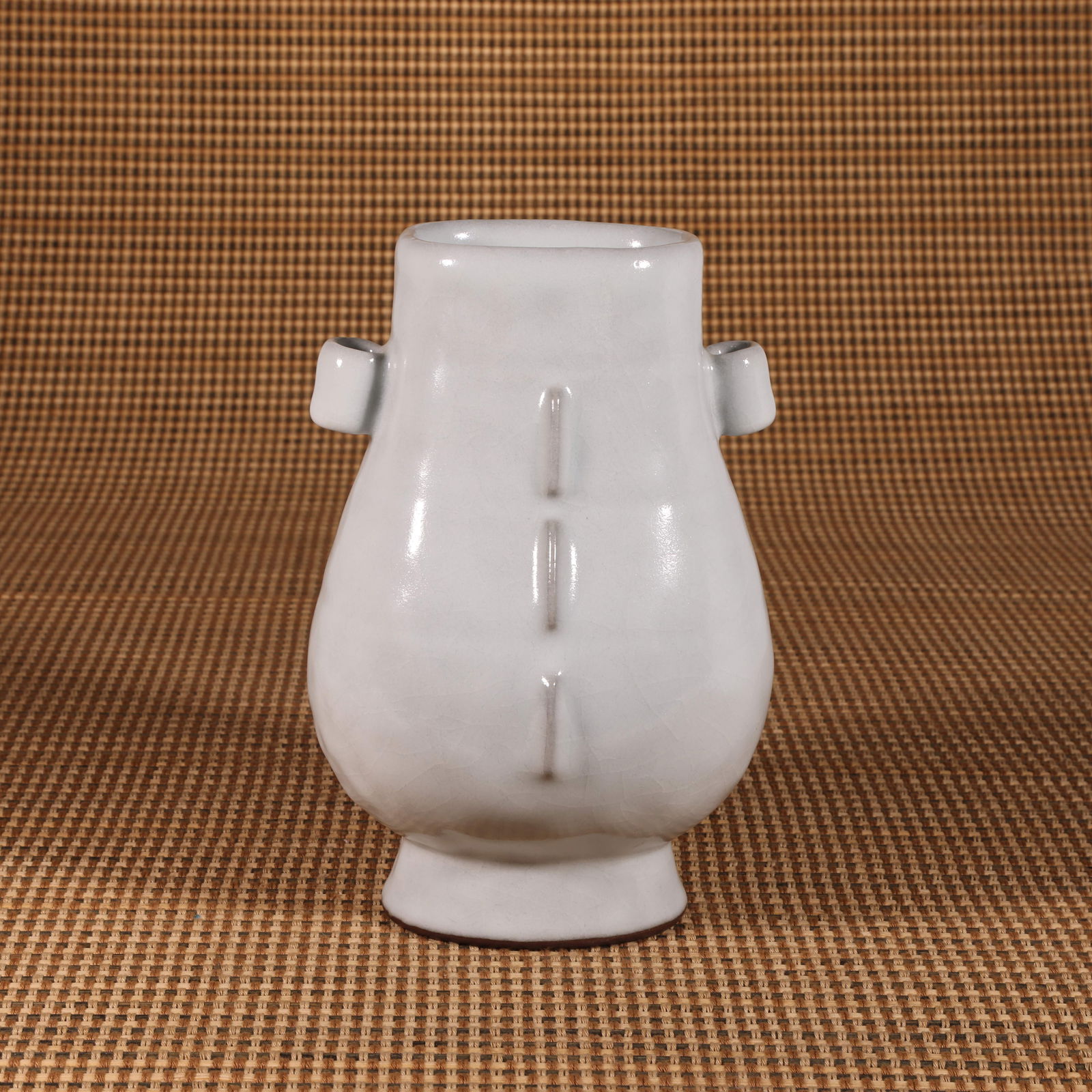 A SONG DYNASTY OFFICIAL KILN DOUBLE-HANDLED VASE WITH SPEARHEAD DESIGN (1 of 9)