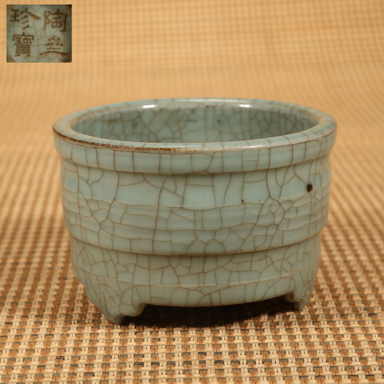 A SONG DYNASTY OFFICIAL KILN STRING-PATTERN CYLINDRICAL CENSER (1 of 9)