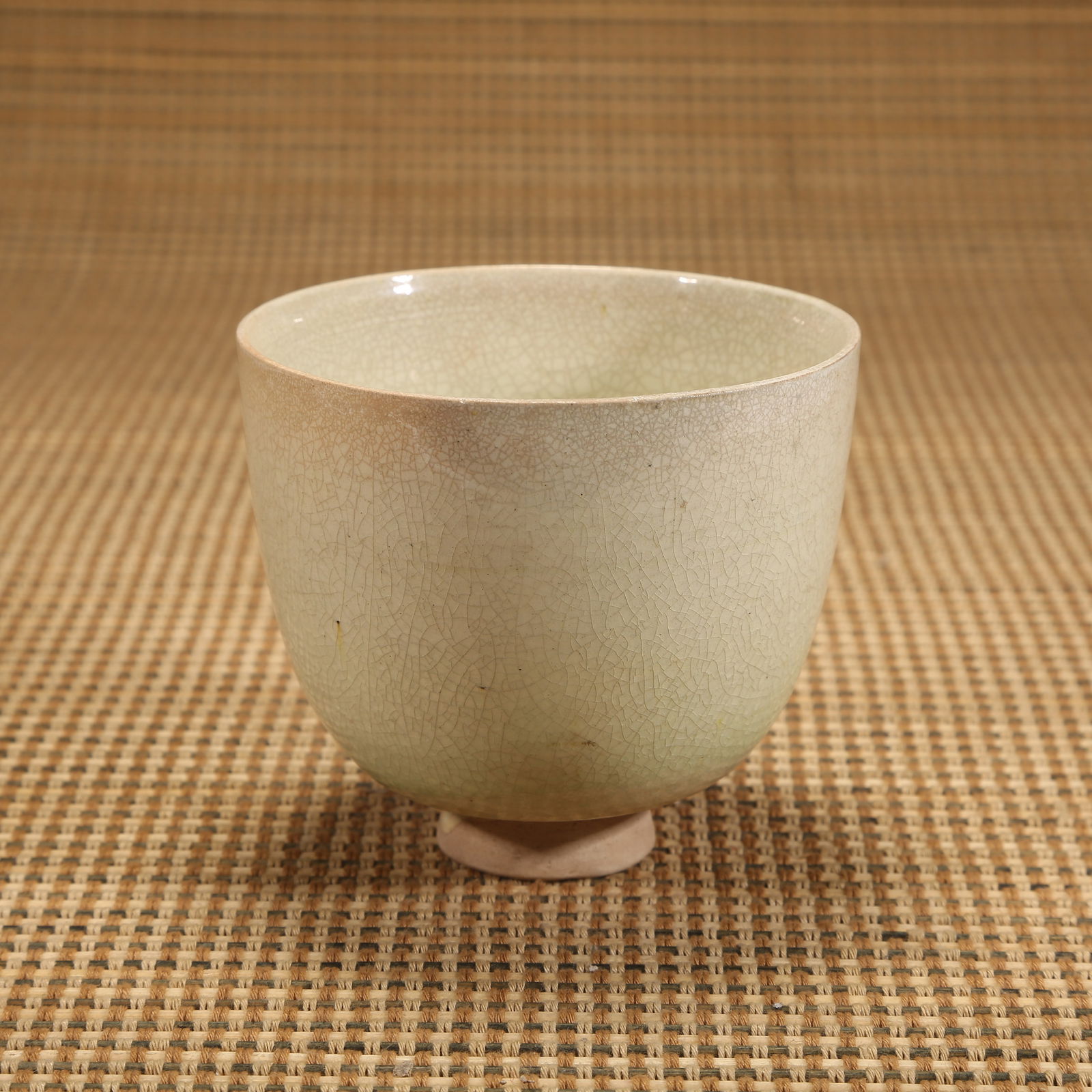 A NORTHERN QI DYNASTY QINGBAI PORCELAIN CUP (1 of 8)