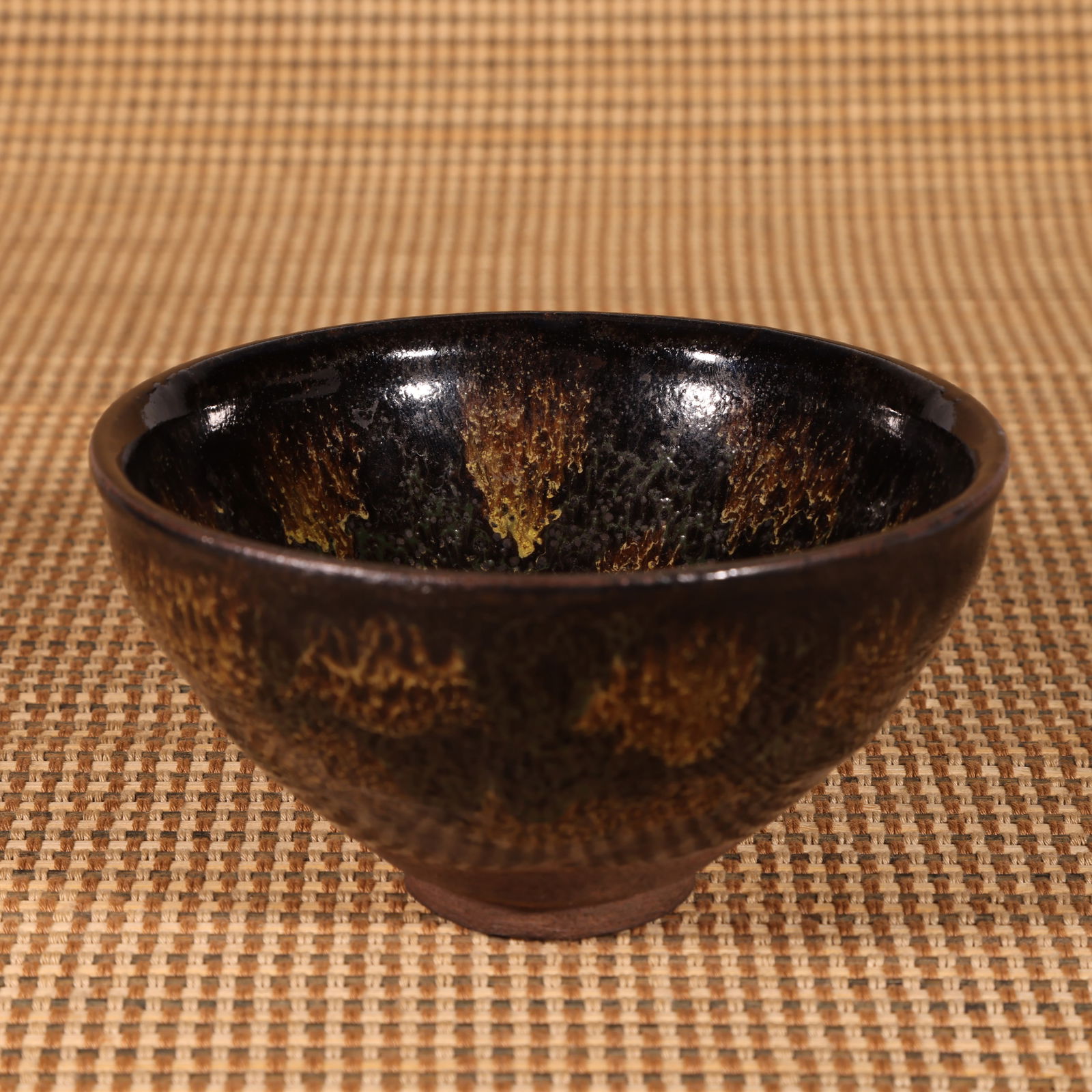 A SONG DYNASTY JIAN WARE TEA BOWL (1 of 8)