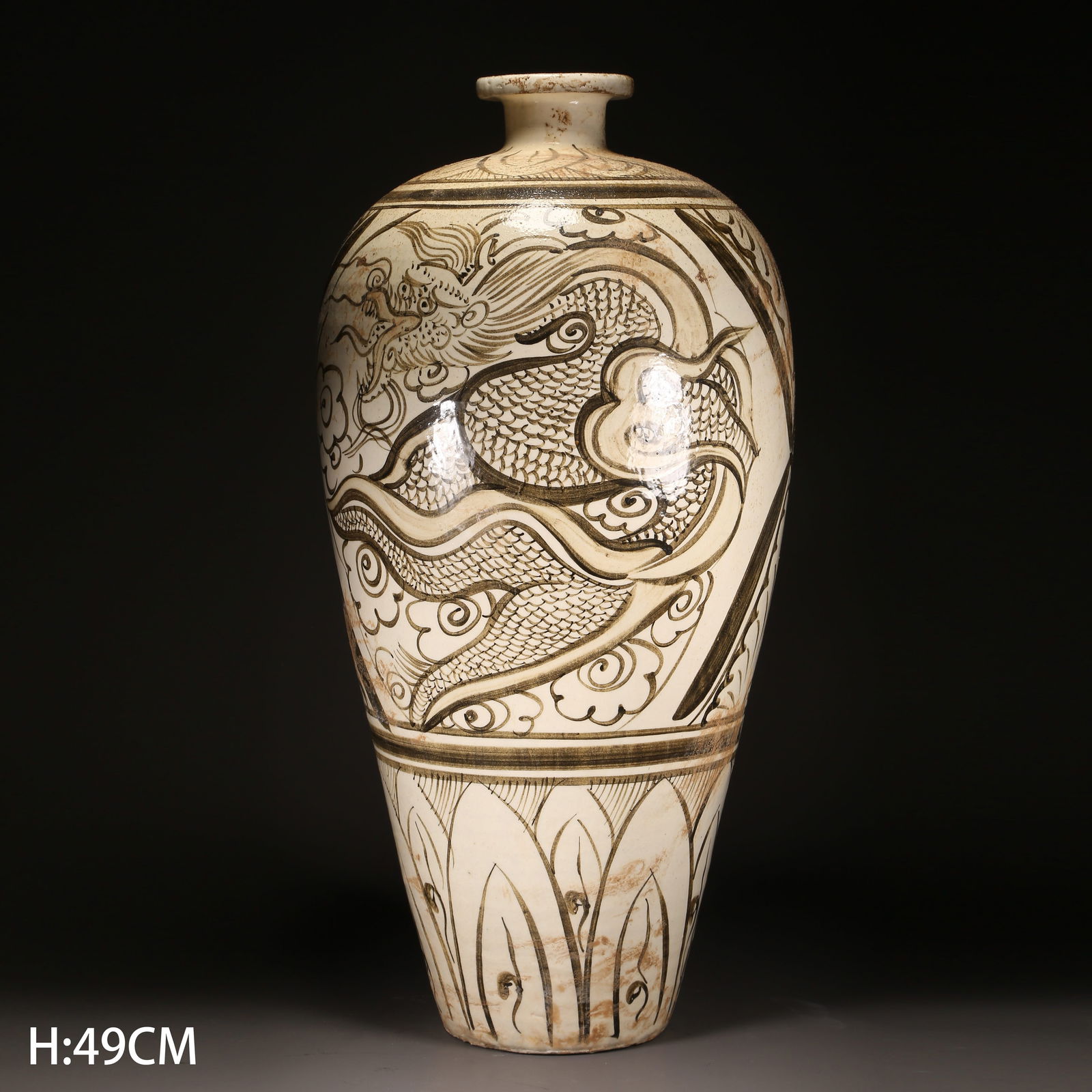 A SONG DYNASTY CIZHOU WARE PLUM VASE WITH DRAGON PATTERN (1 of 9)