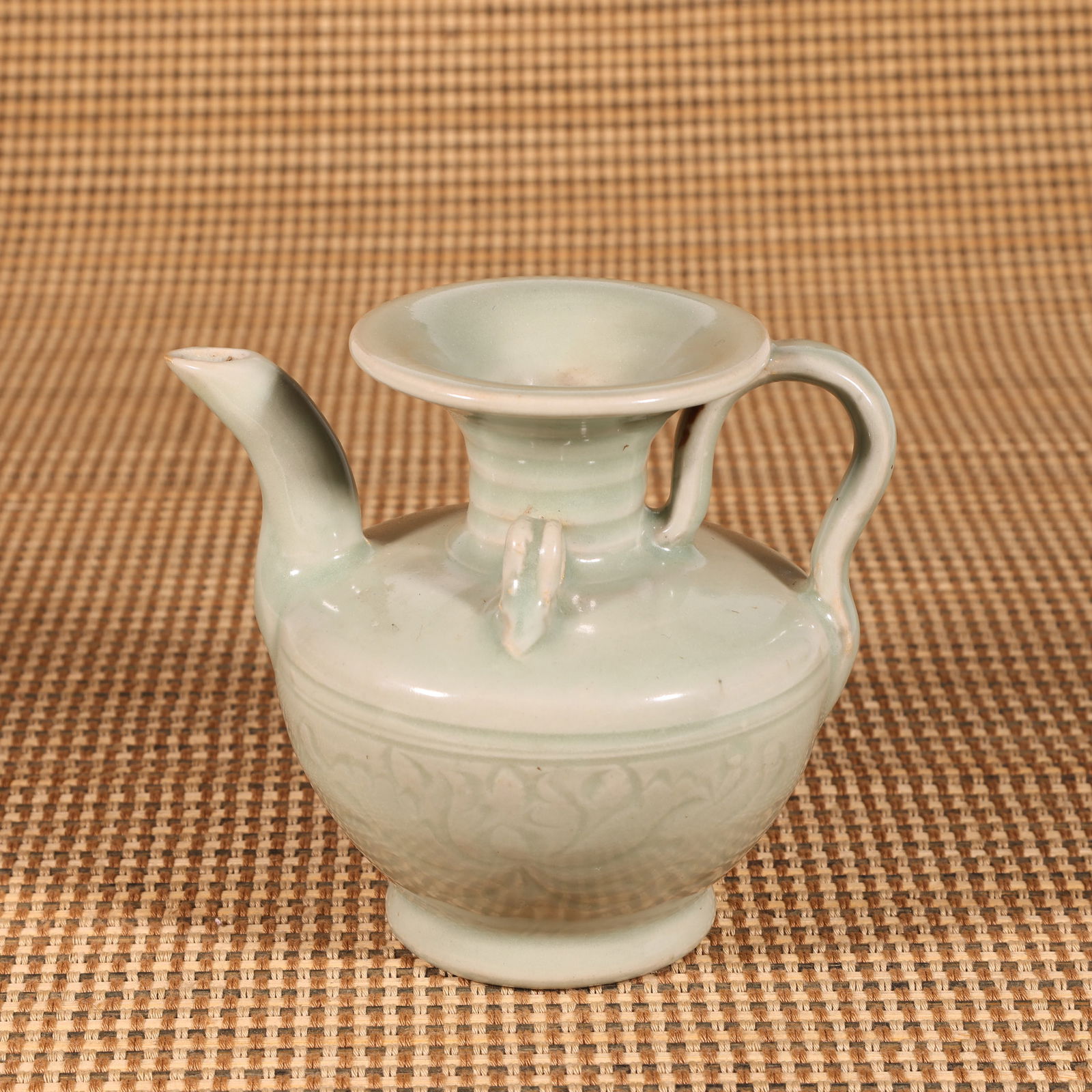 A SONG DYNASTY LONGQUAN WARE EWER (1 of 8)