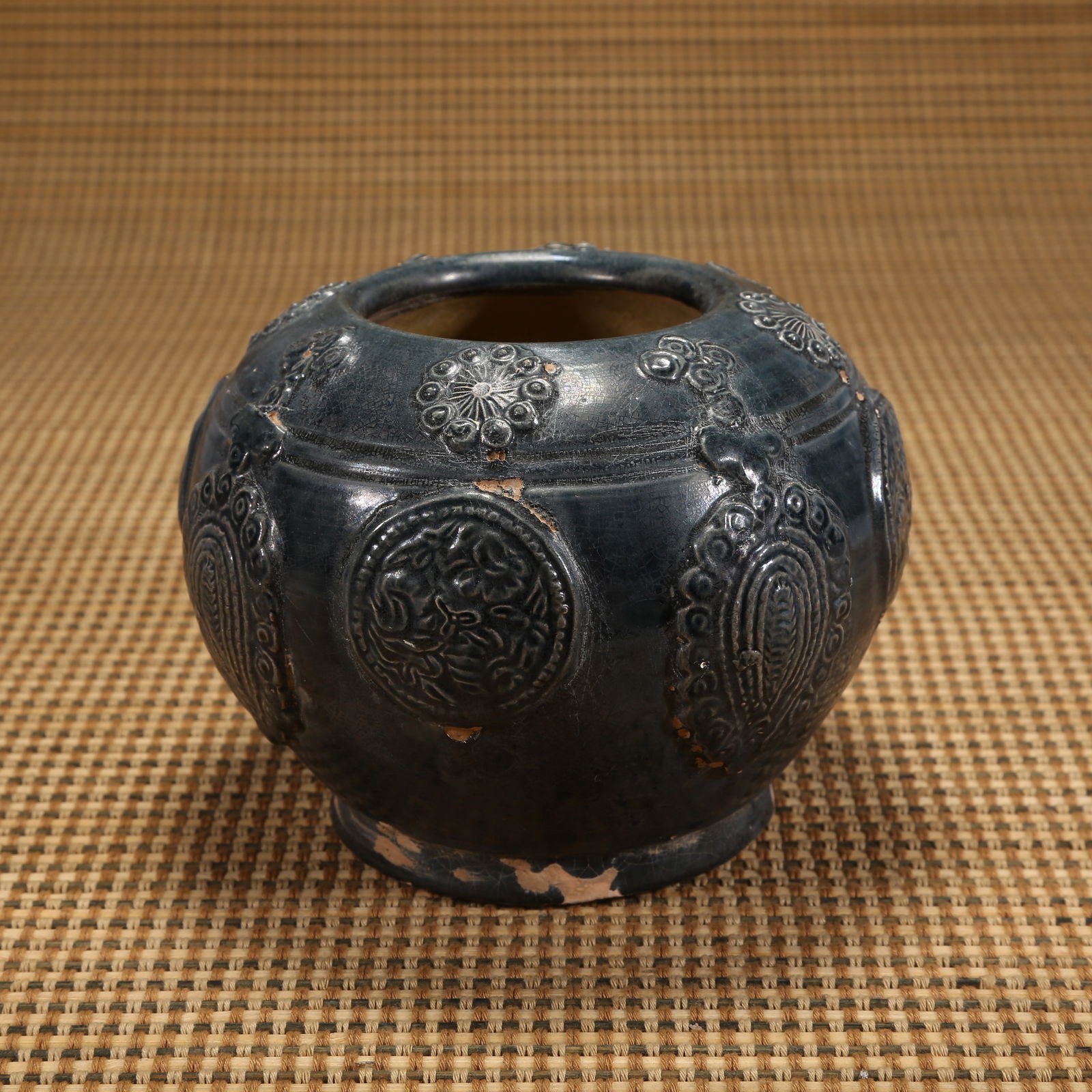 A TANG DYNASTY BLUE-GLAZED JAR WITH NECKLACE PATTERN: Tang dynasty blue-glazed jar with necklace pattern