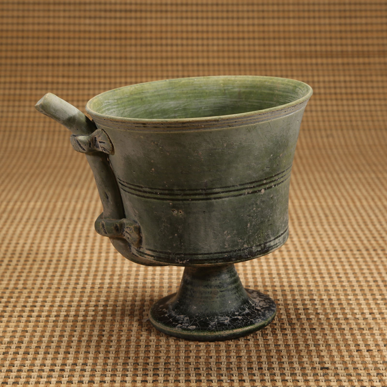 A TANG DYNASTY GREEN-GLAZED HIGH-FOOT CUP (1 of 8)