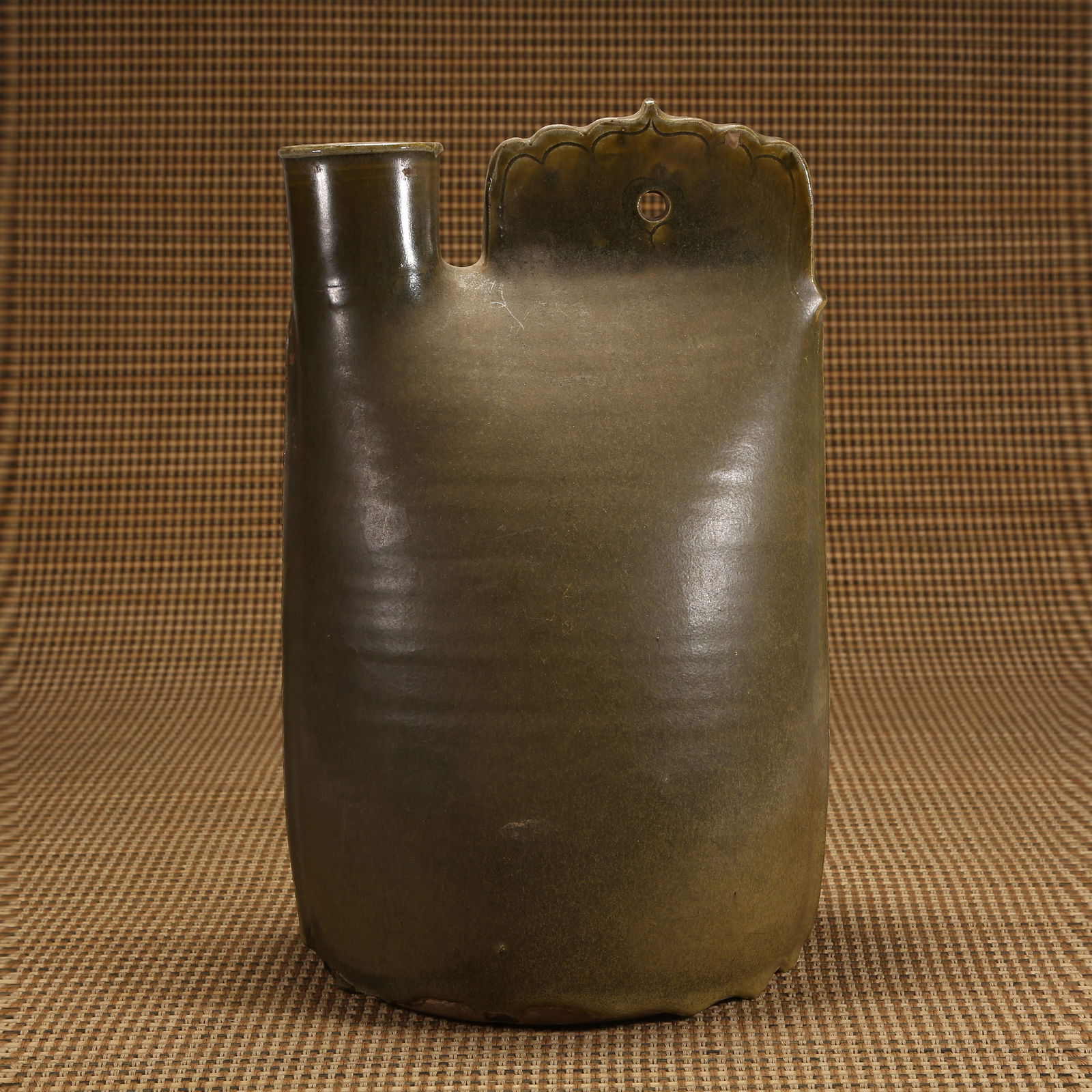 A LIAO DYNASTY GREEN-GLAZED BELLOW-SHAPED EWER (1 of 8)