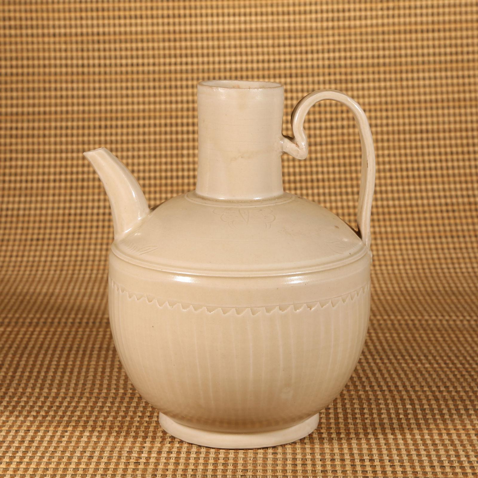 A SONG DYNASTY DING WARE EWER (1 of 9)