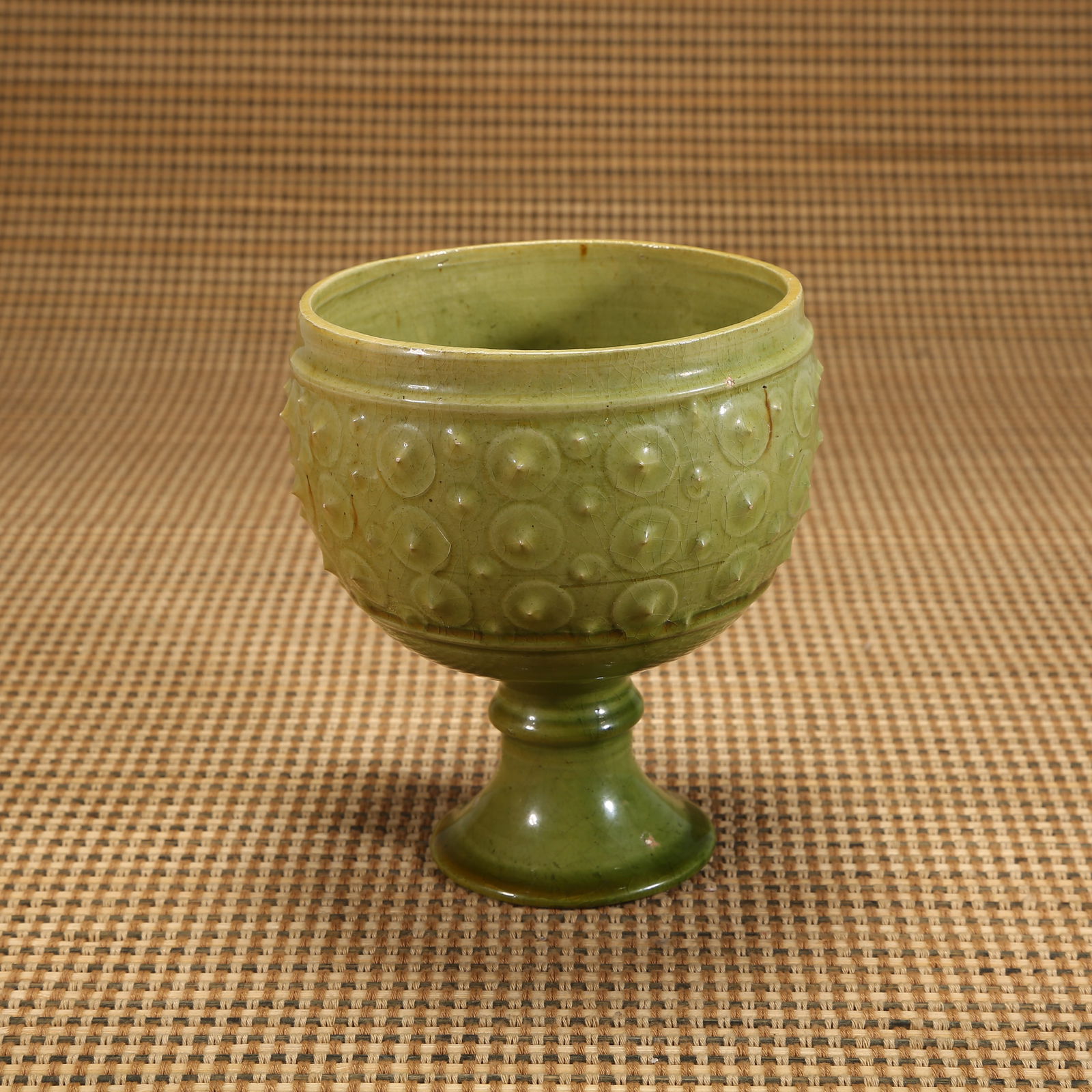 A NORTHERN QI DYNASTY GREEN-GLAZED HIGH-FOOT CUP (1 of 8)