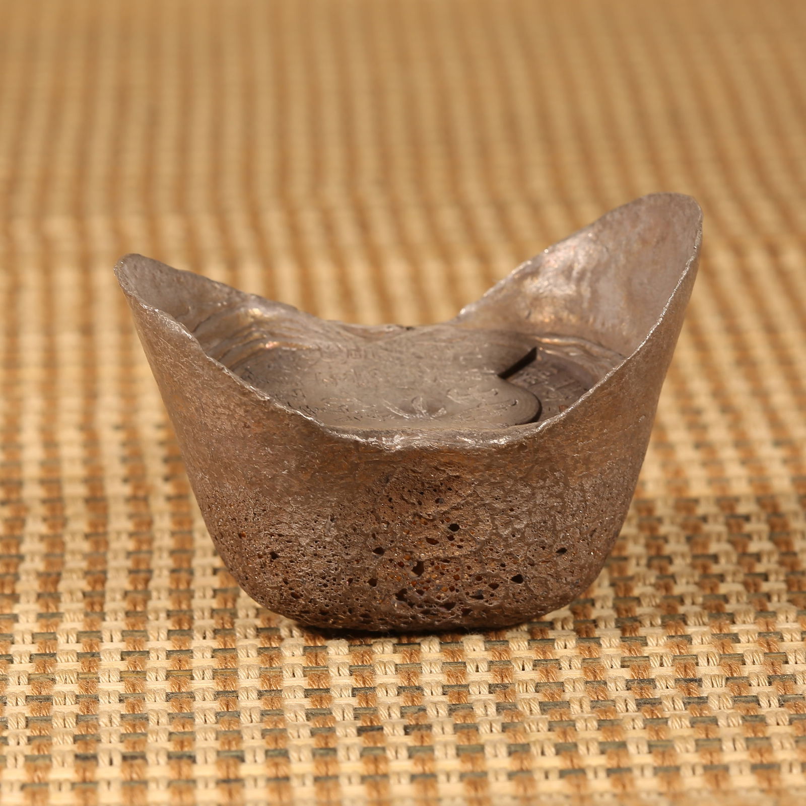 A QING DYNASTY SILVER SYCEE, 10 TAELS, ONE PIECE (1 of 8)