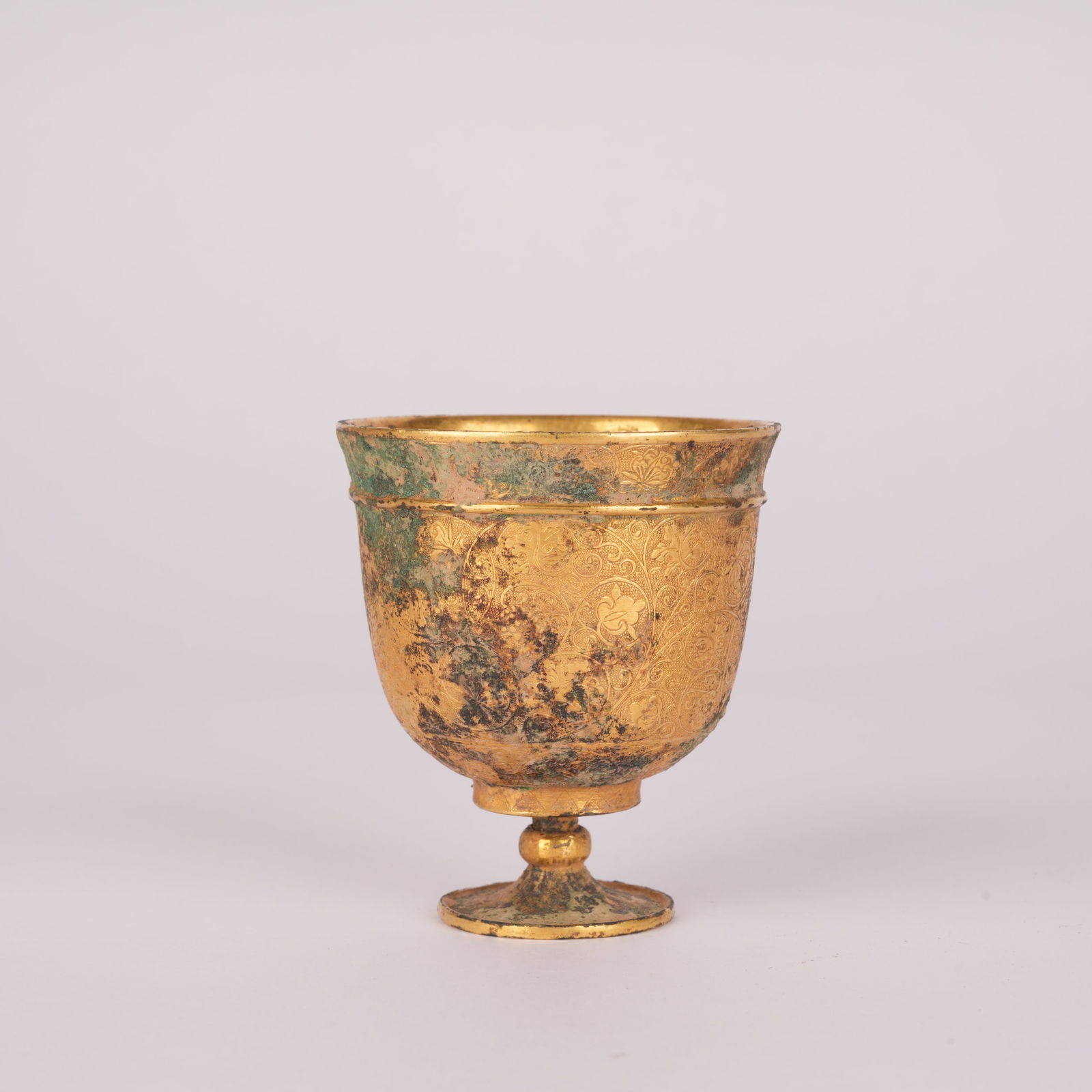 A GILT-BRONZE CUP WITH FLORAL DESIGN, TANG DYNASTY (1 of 8)