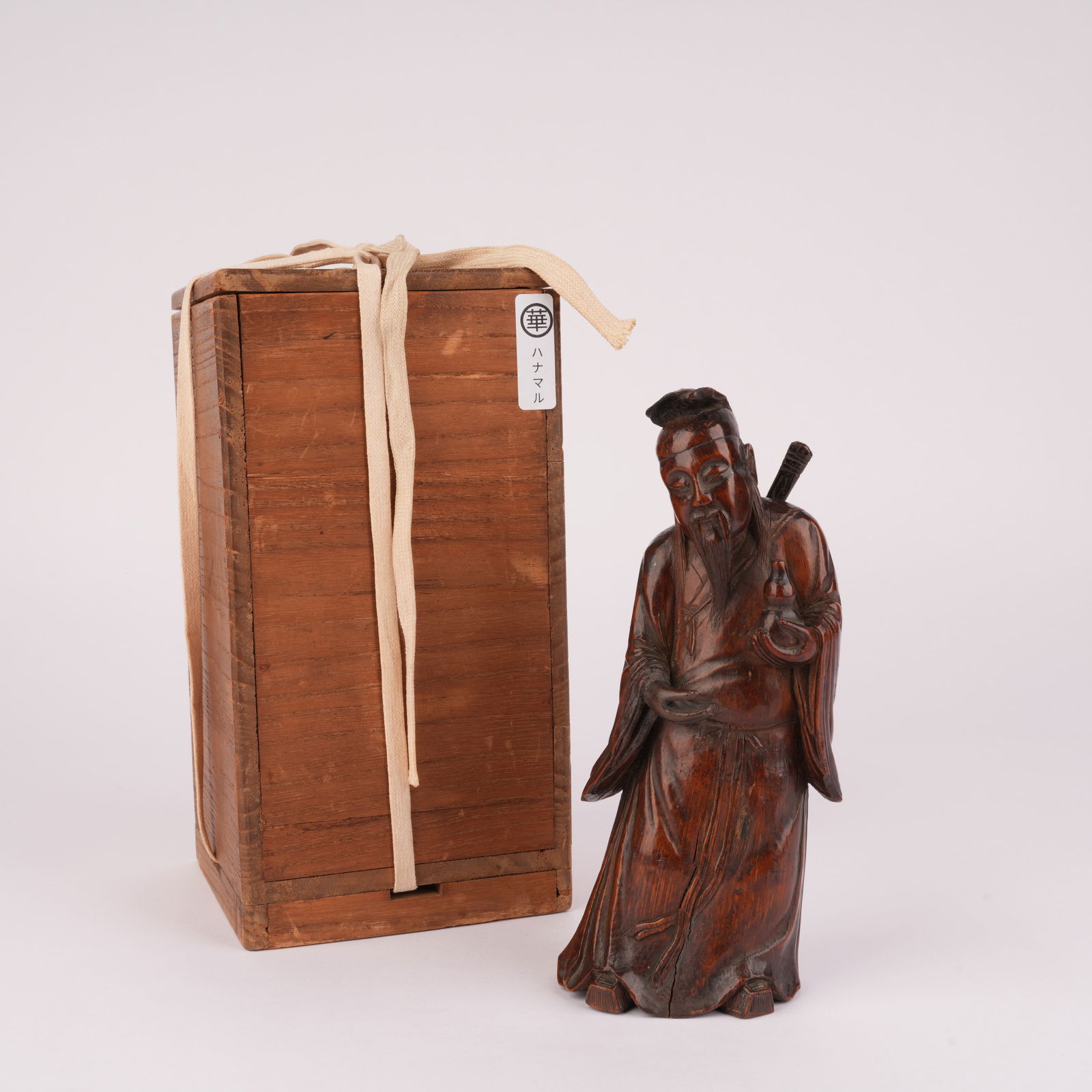 A EARLY QING BAMBOO CARVING OF LÜ DONGBIN FIGURE (1 of 8)