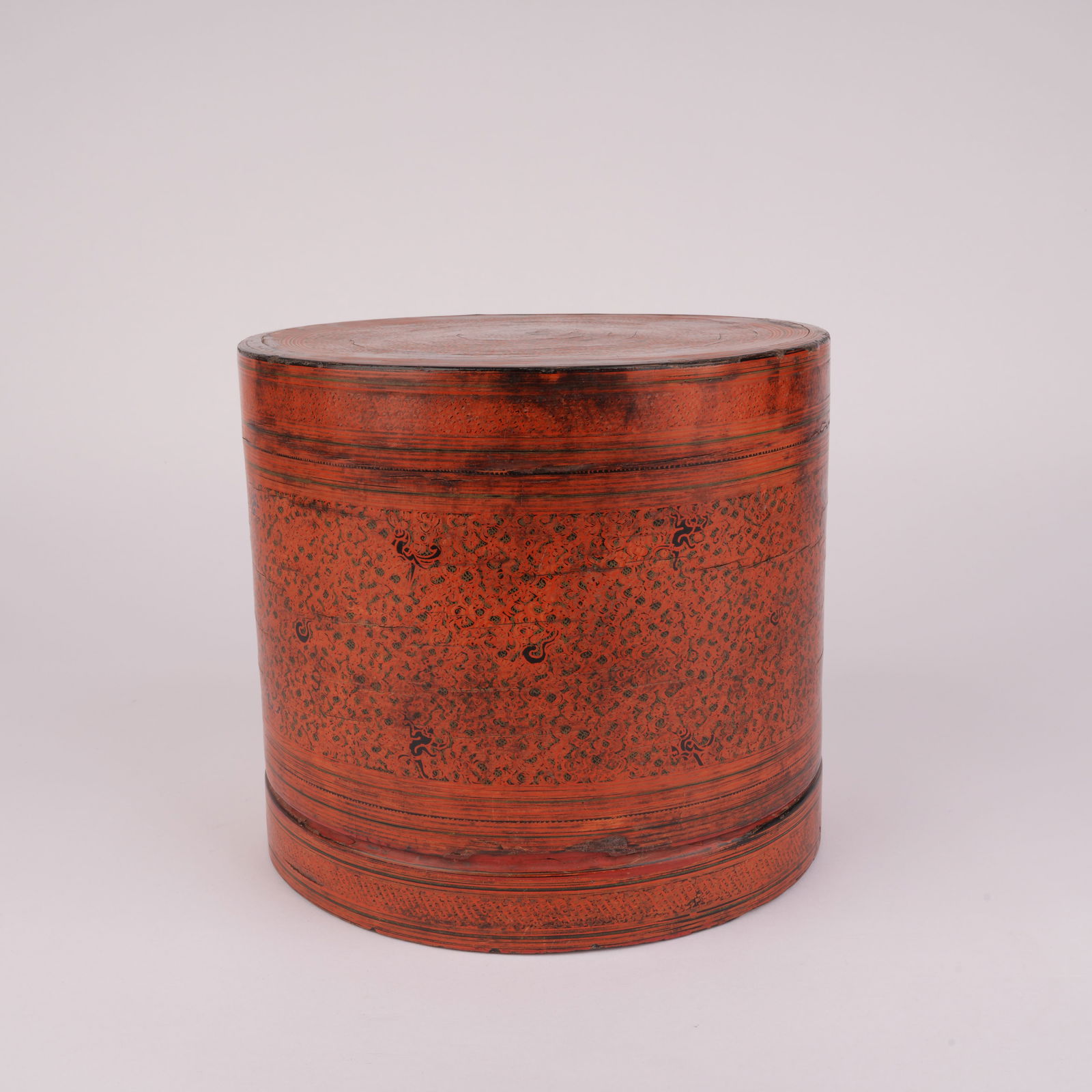 A LACQUER COVERED BOX, HAN DYNASTY (1 of 9)