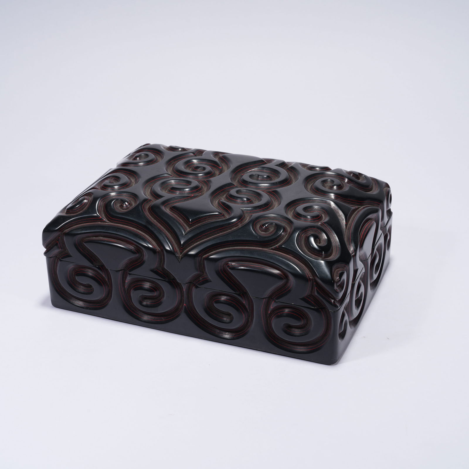 A CARVED RED LACQUER BOX WITH RUYI CLOUD MOTIF (1 of 9)