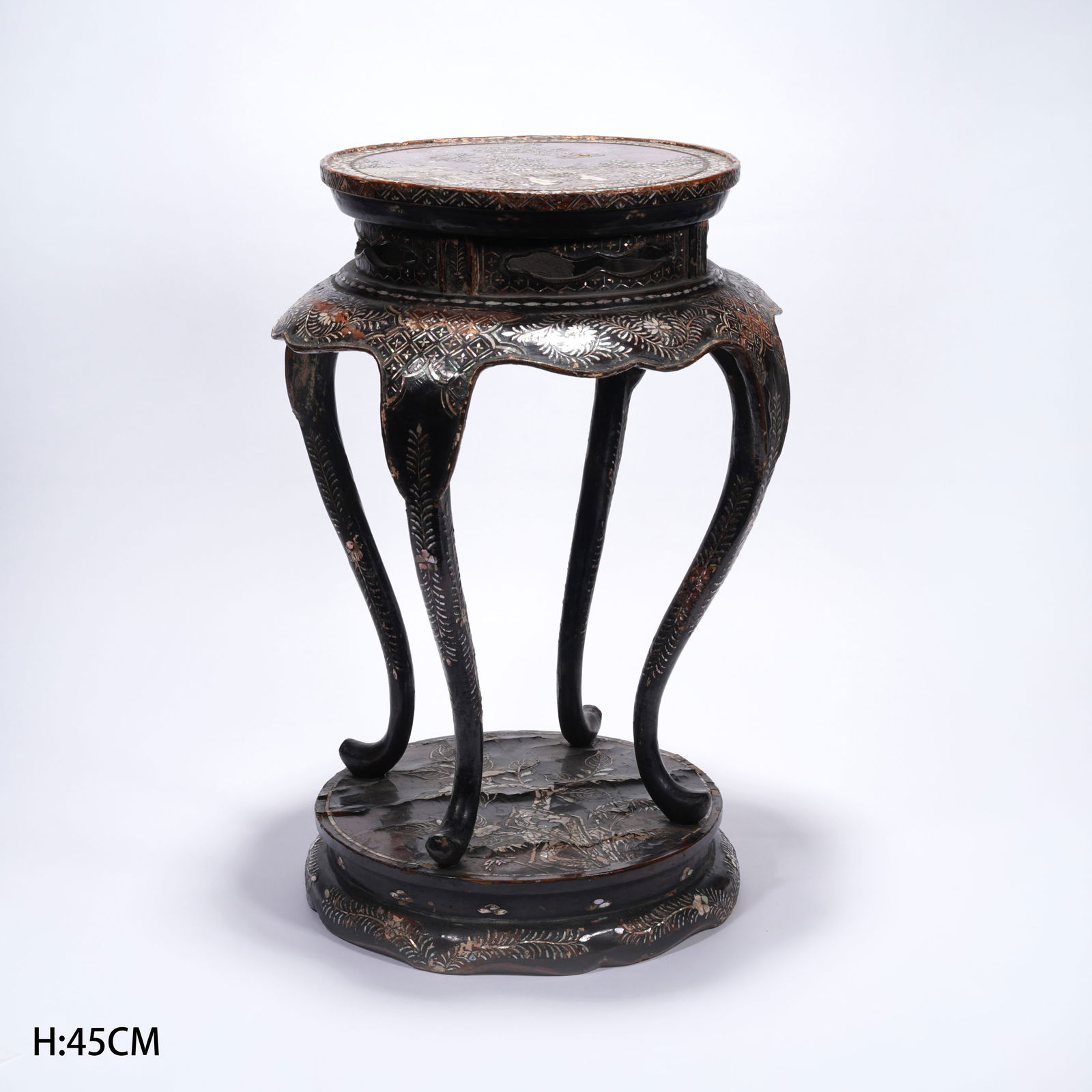 A LARGE LACQUERED TABLE INLAID WITH MOTHER-OF-PEARL (1 of 9)