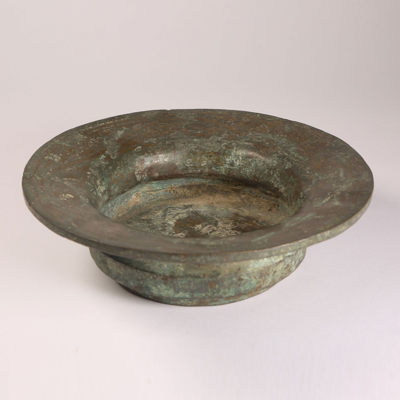 A BRONZE INLAY WITH GOLD AND SILVER BRUSH WASHER: Bronze Inlay with Gold and Silver Brush Washer