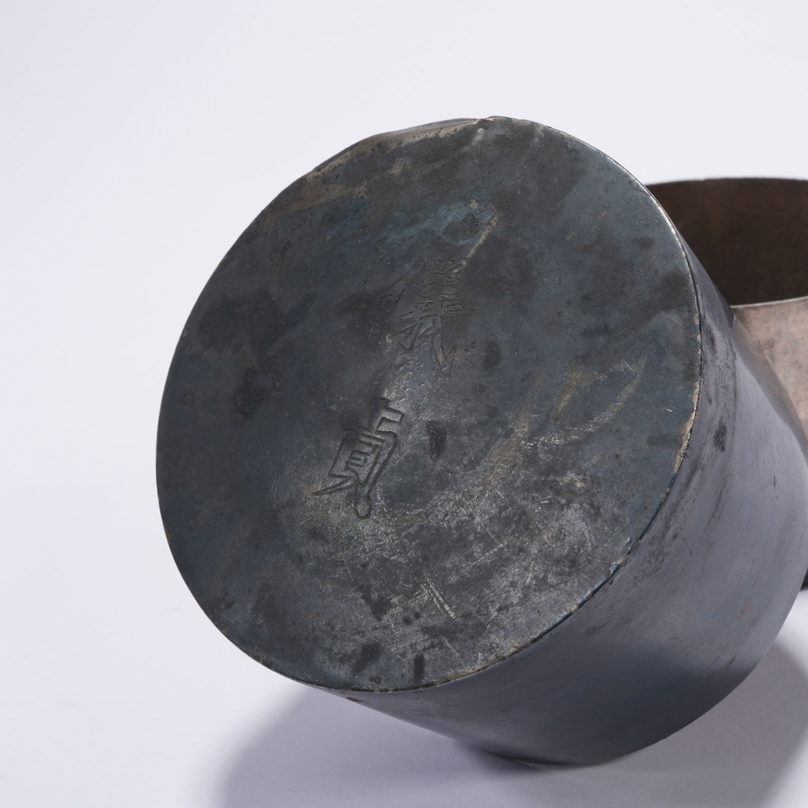 A SILVER-LIDDED BOX - 10