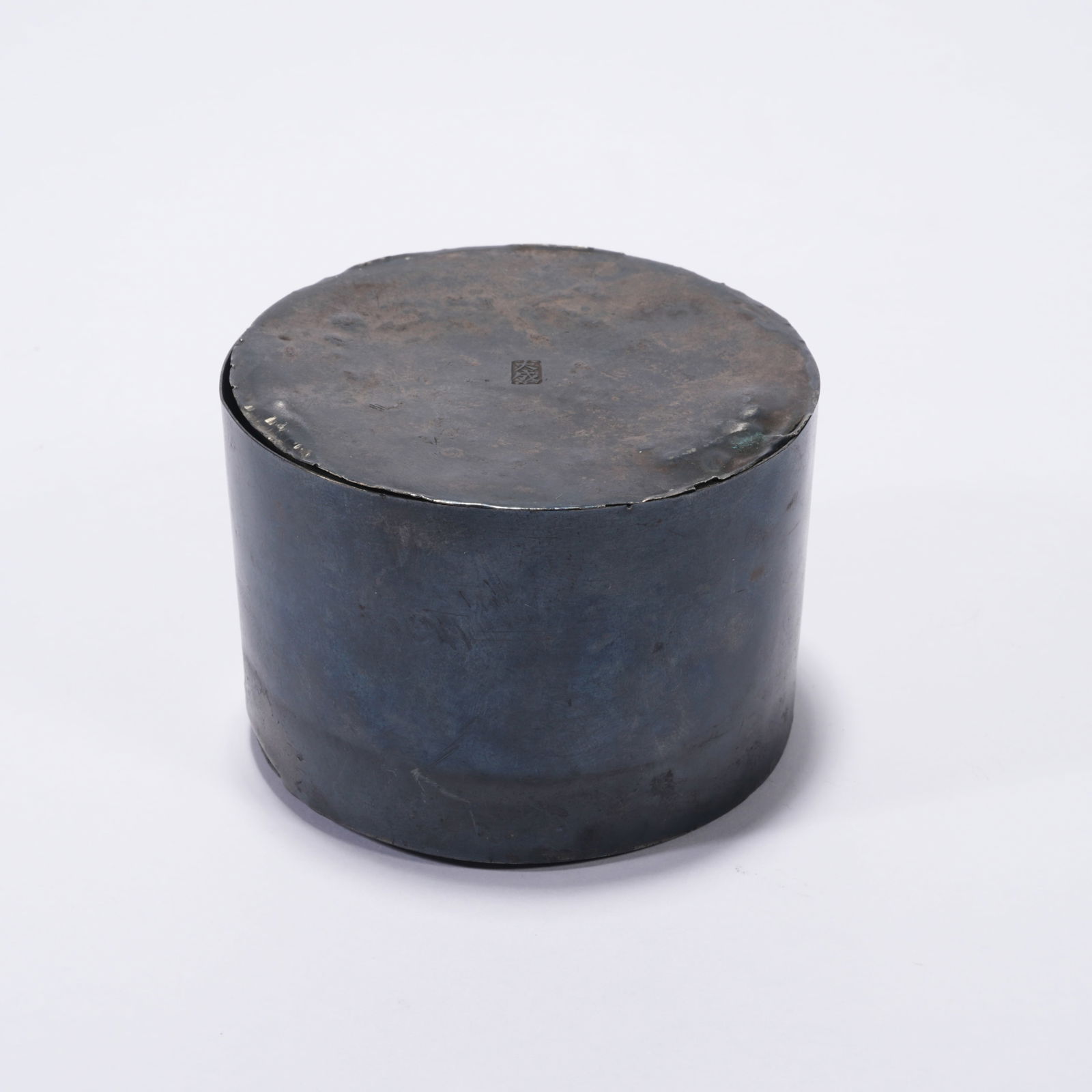A SILVER-LIDDED BOX - 3