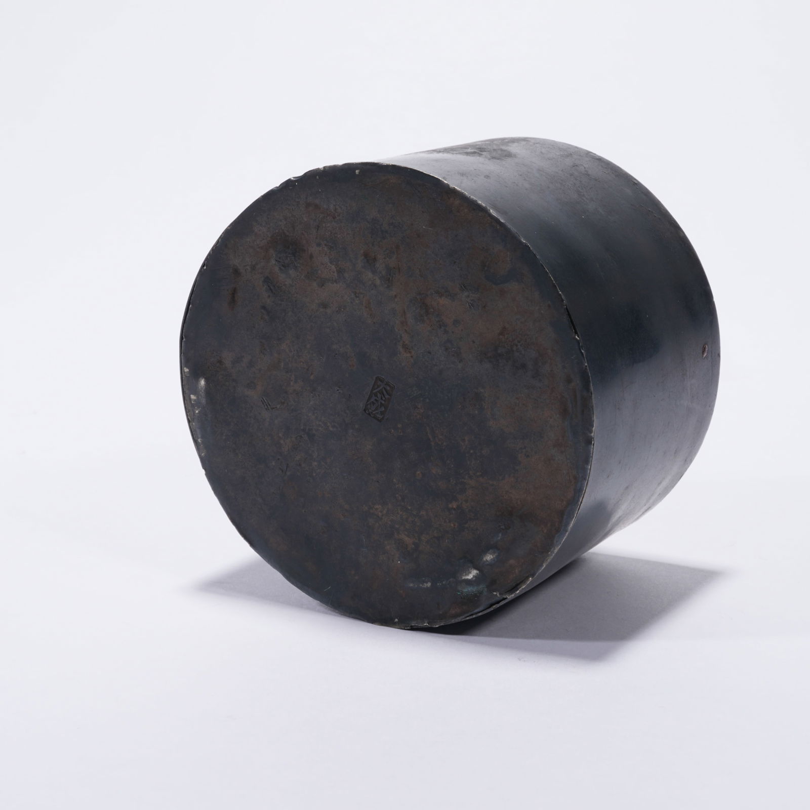 A SILVER-LIDDED BOX - 4