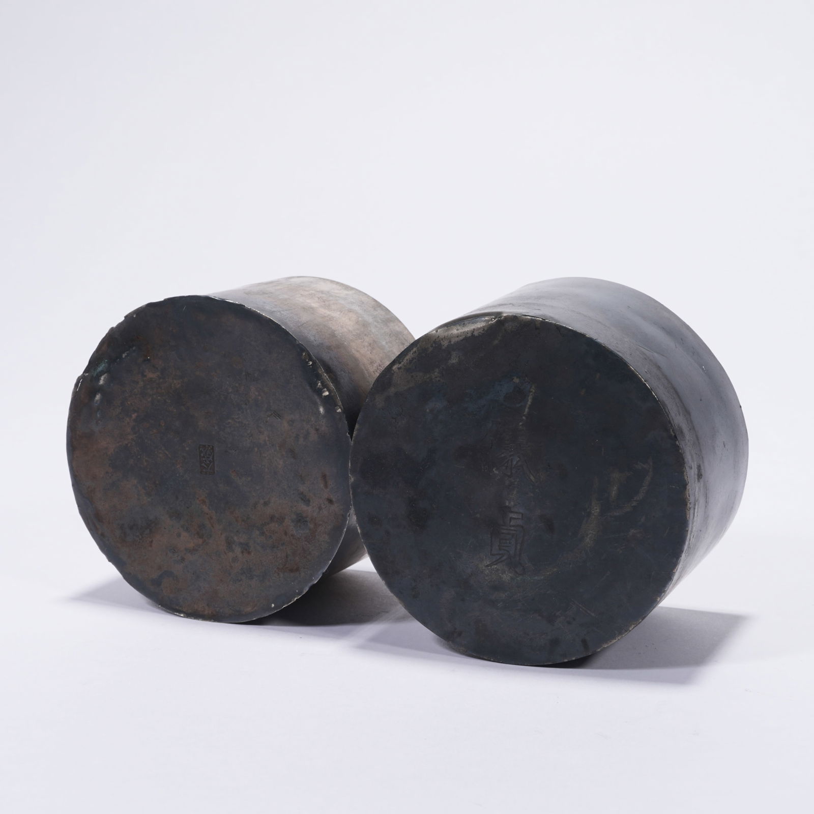 A SILVER-LIDDED BOX - 9