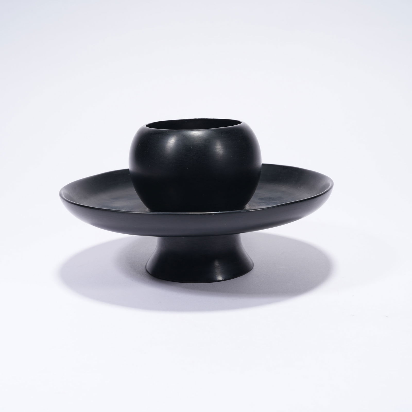 A LACQUER DISPLAY STAND (1 of 9)