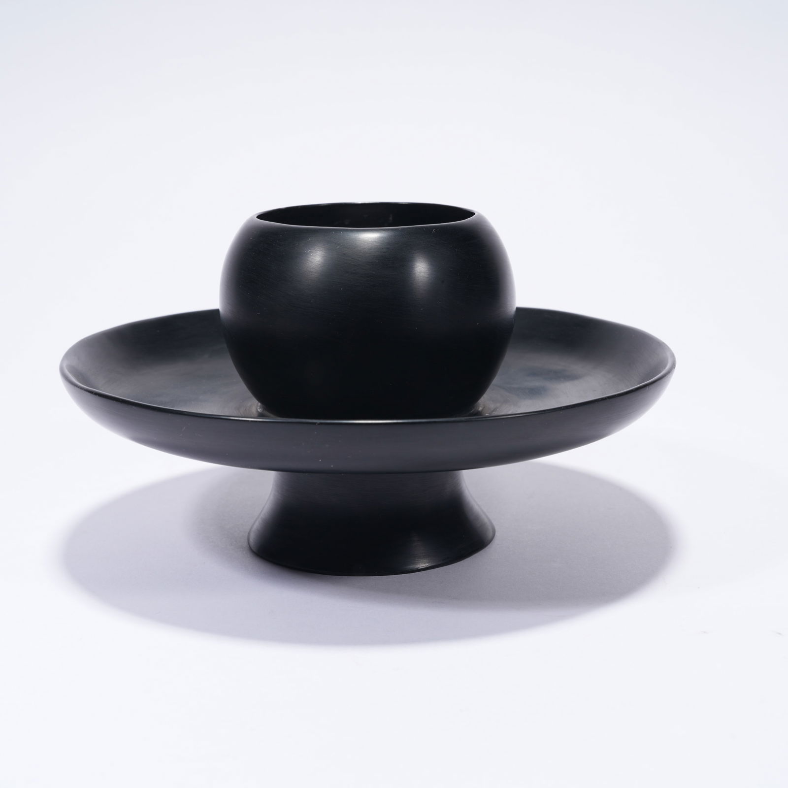 A LACQUER DISPLAY STAND - 2