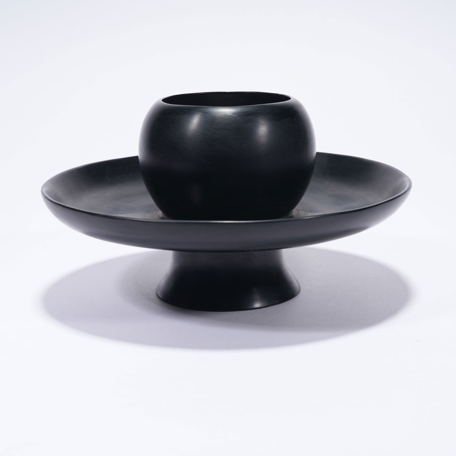 A LACQUER DISPLAY STAND - 3