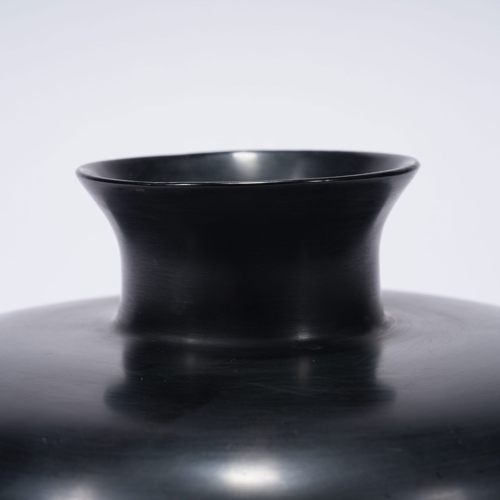 A LACQUER DISPLAY STAND - 8