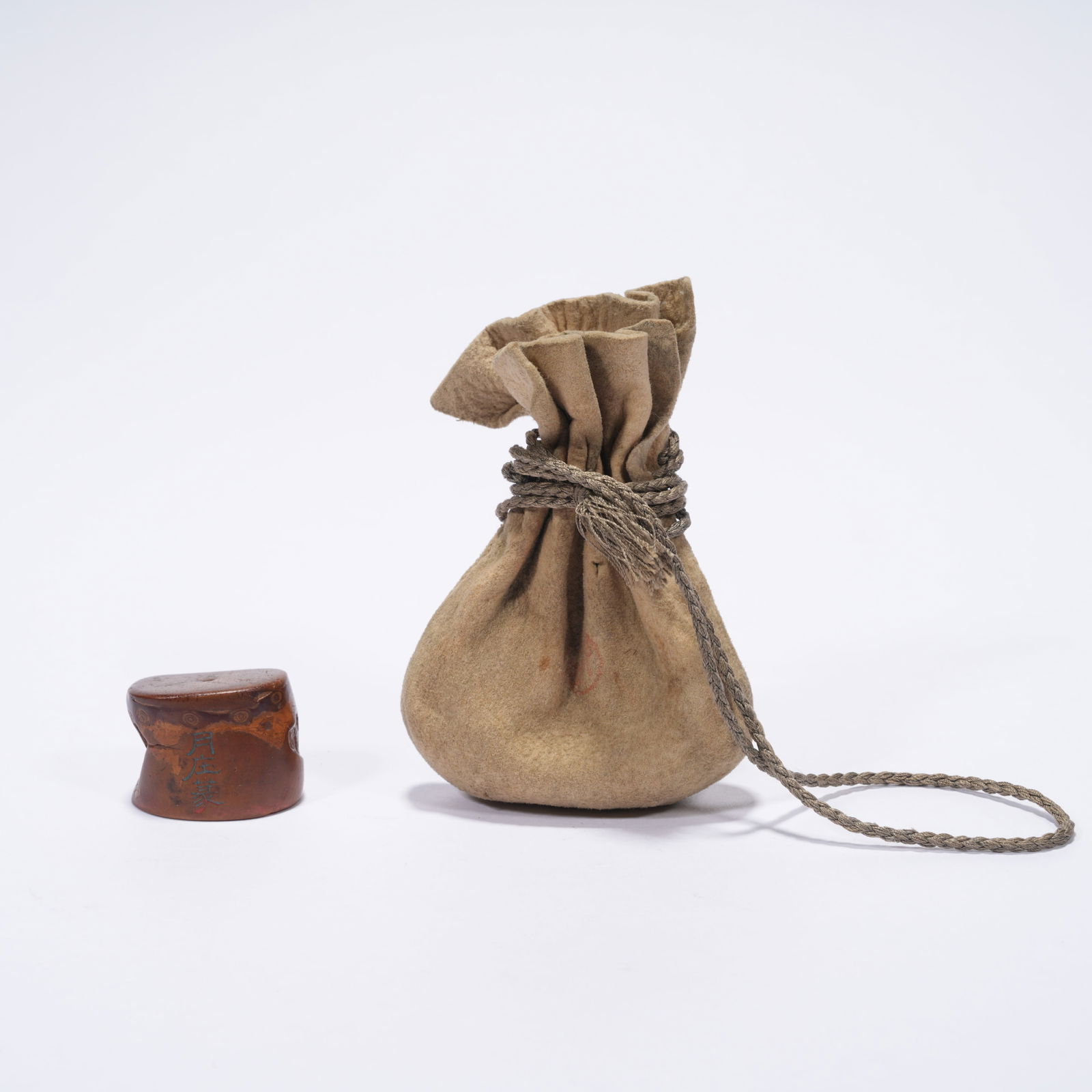 A BAMBOO ROOT CARVED SEAL: Bamboo Root Carved Seal