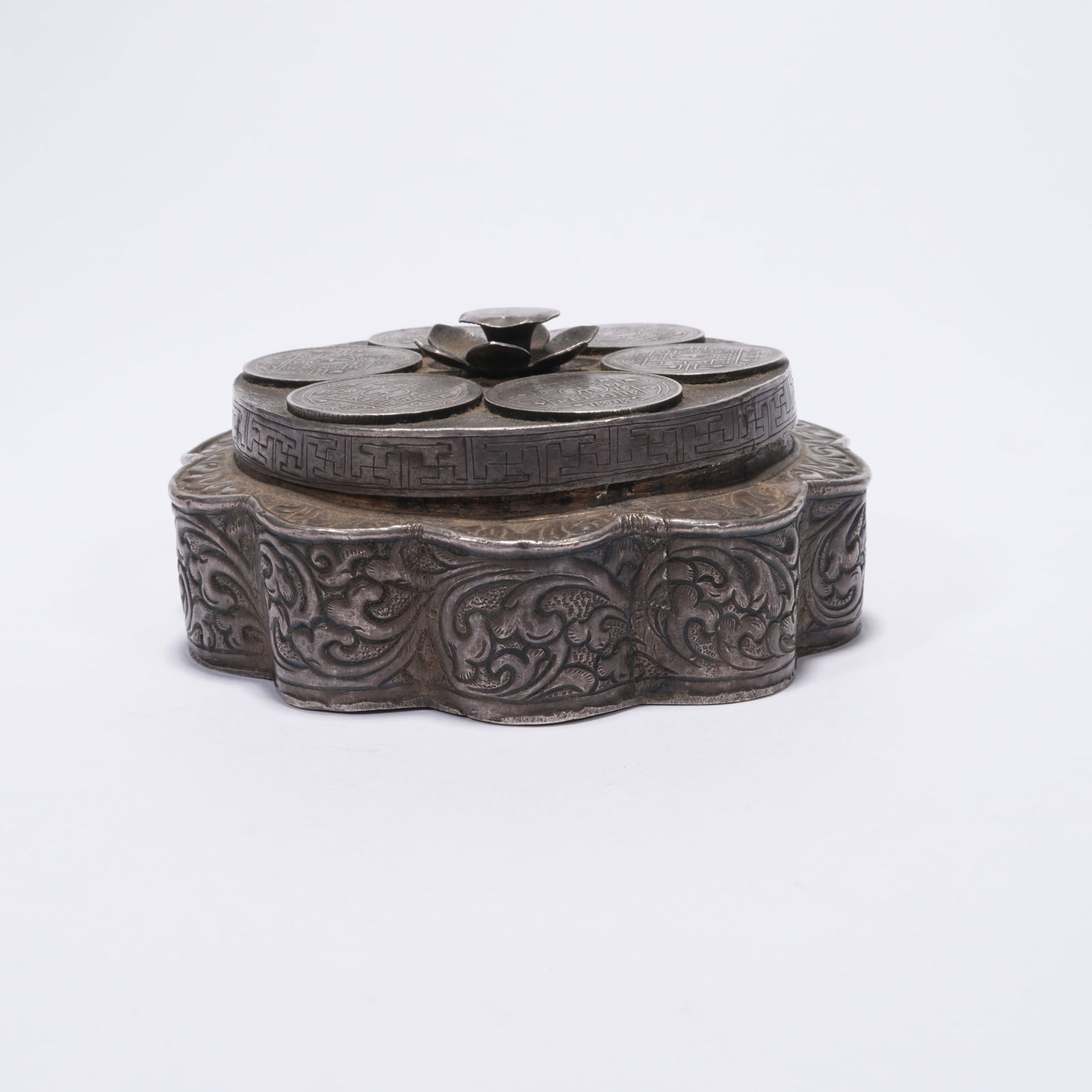A SILVER-LIDDED JAR - 3