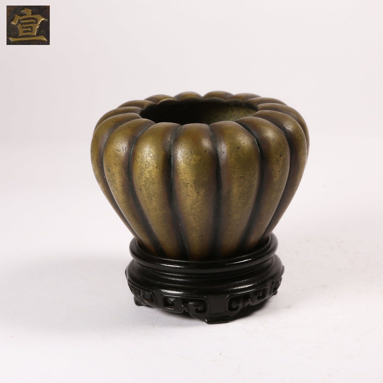 A BRONZE QIN-SHAPED INCENSE BURNER WITH XUANZHI INSCRIPTION: Bronze Qin-Shaped Incense Burner with Xuanzhi Inscription