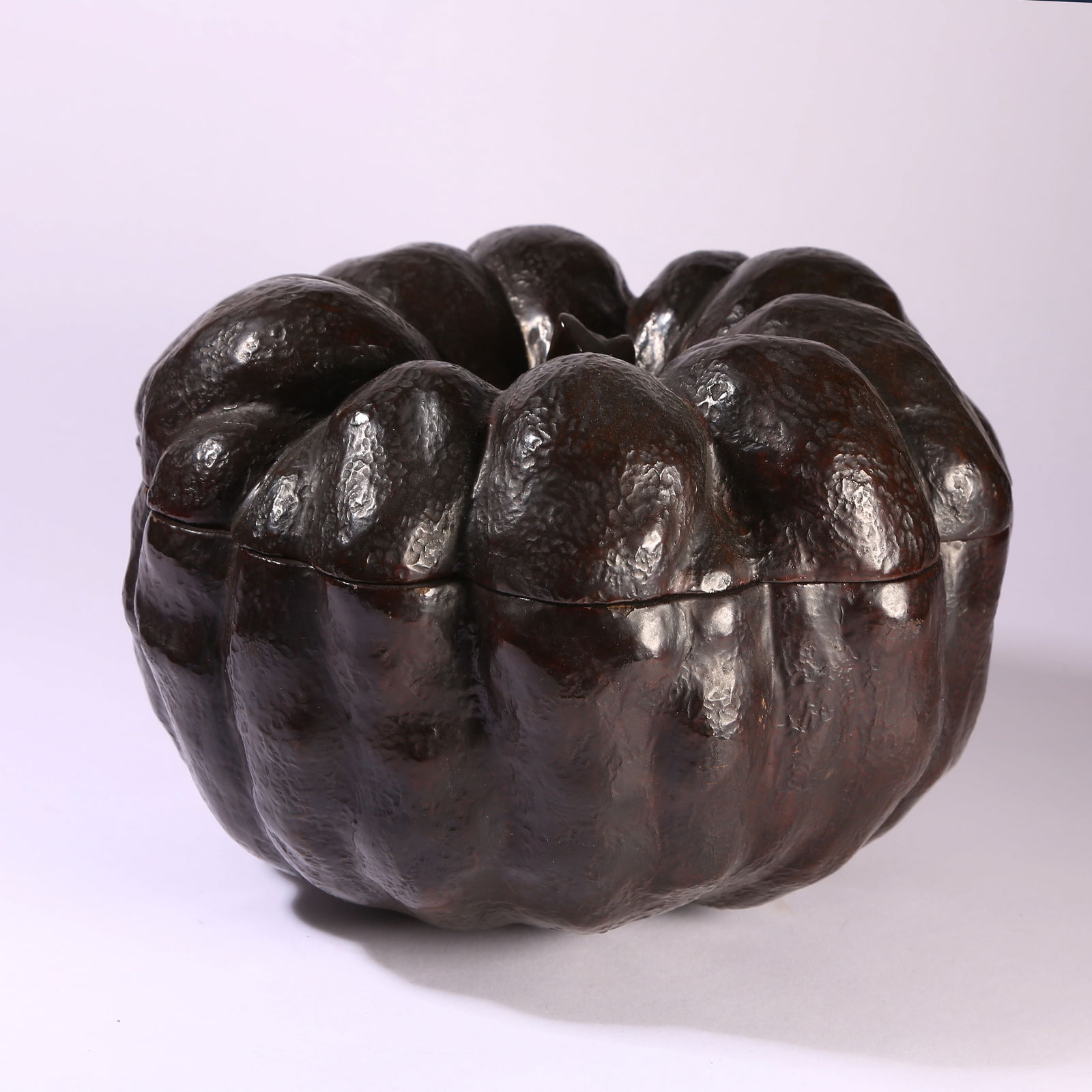 A LACQUERED PUMPKIN-SHAPED COVERED BOX (1 of 9)