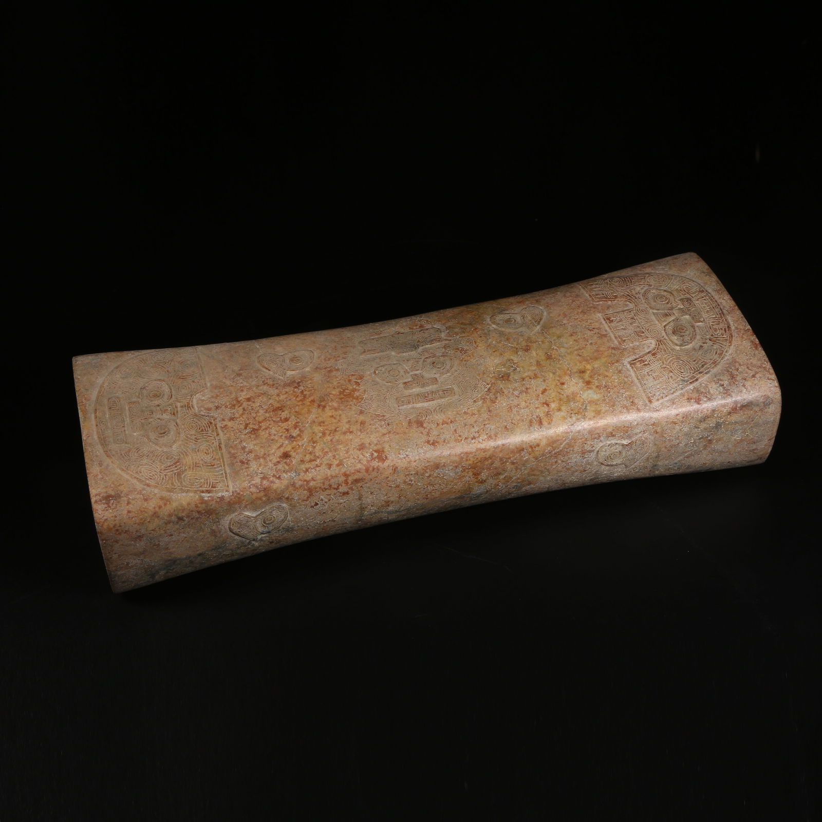 A HIGH-ANTIQUITY LIANGZHU CULTURE JADE DEITY-FACE PILLOW: High-antiquity Liangzhu culture jade deity-face pillow